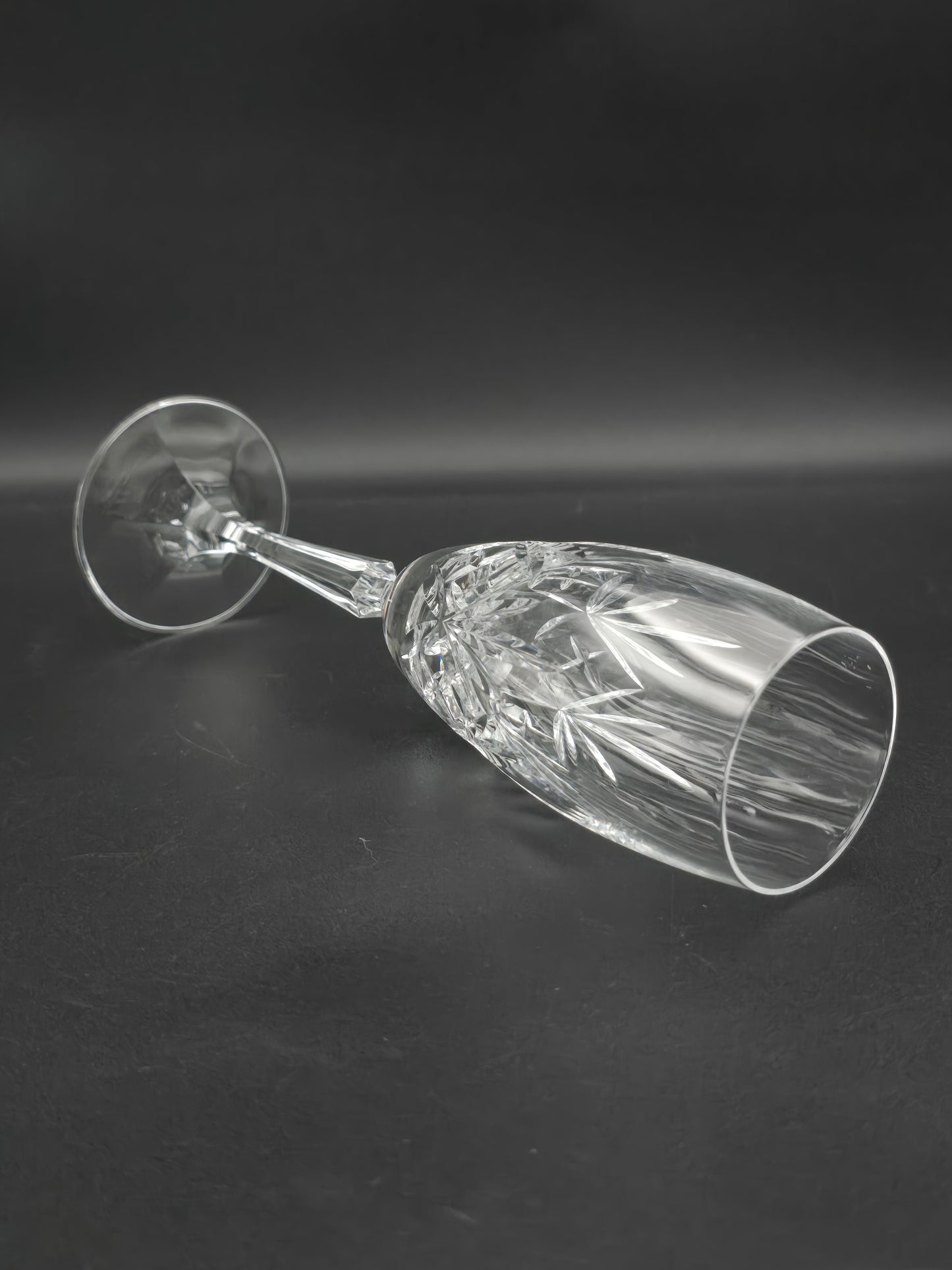 Set of 6 Tall Crystal Champagne Flutes. 23cm tall. 200ml