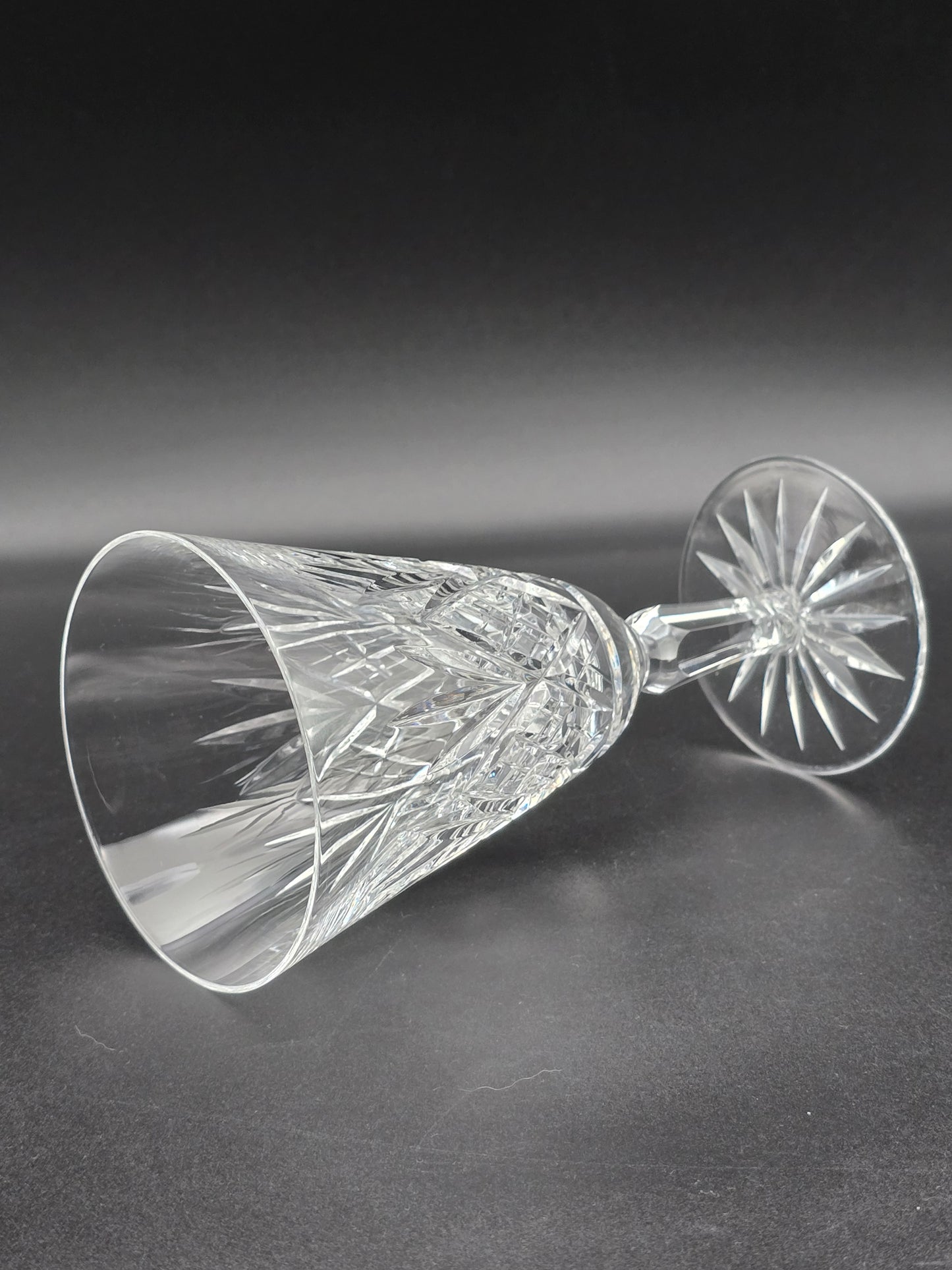 Beautiful vintage set of 6 British Crystal large Wine glasses. 275ml. 17cm tall.