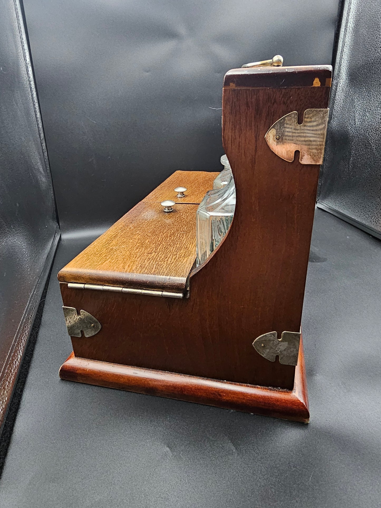 RARE! Stunning Mahogany 4 Decanter Tantalus with 4 Crystal Tumblers.