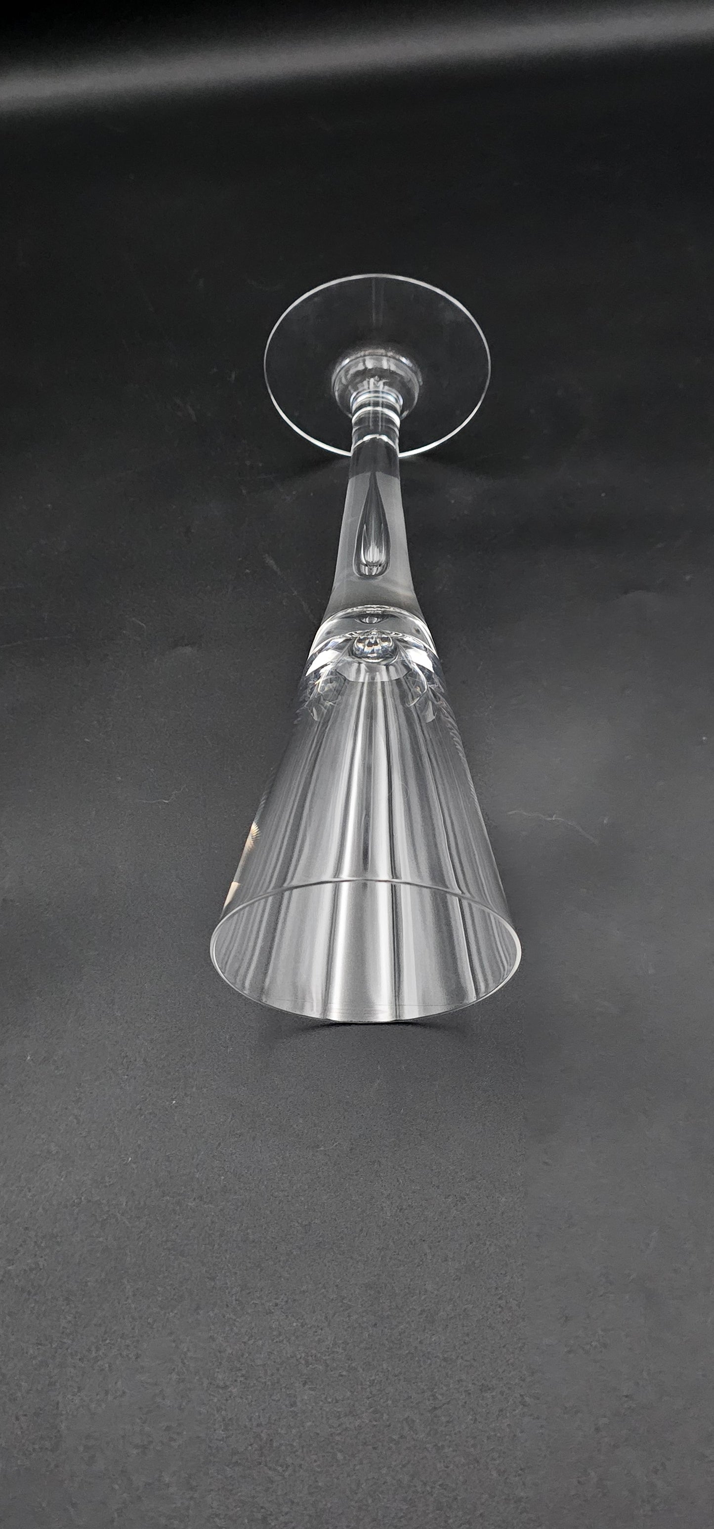 Set of 6 Dartington Sharon wine glasses. 175ml 19cm tall designed by Frank Thrower
