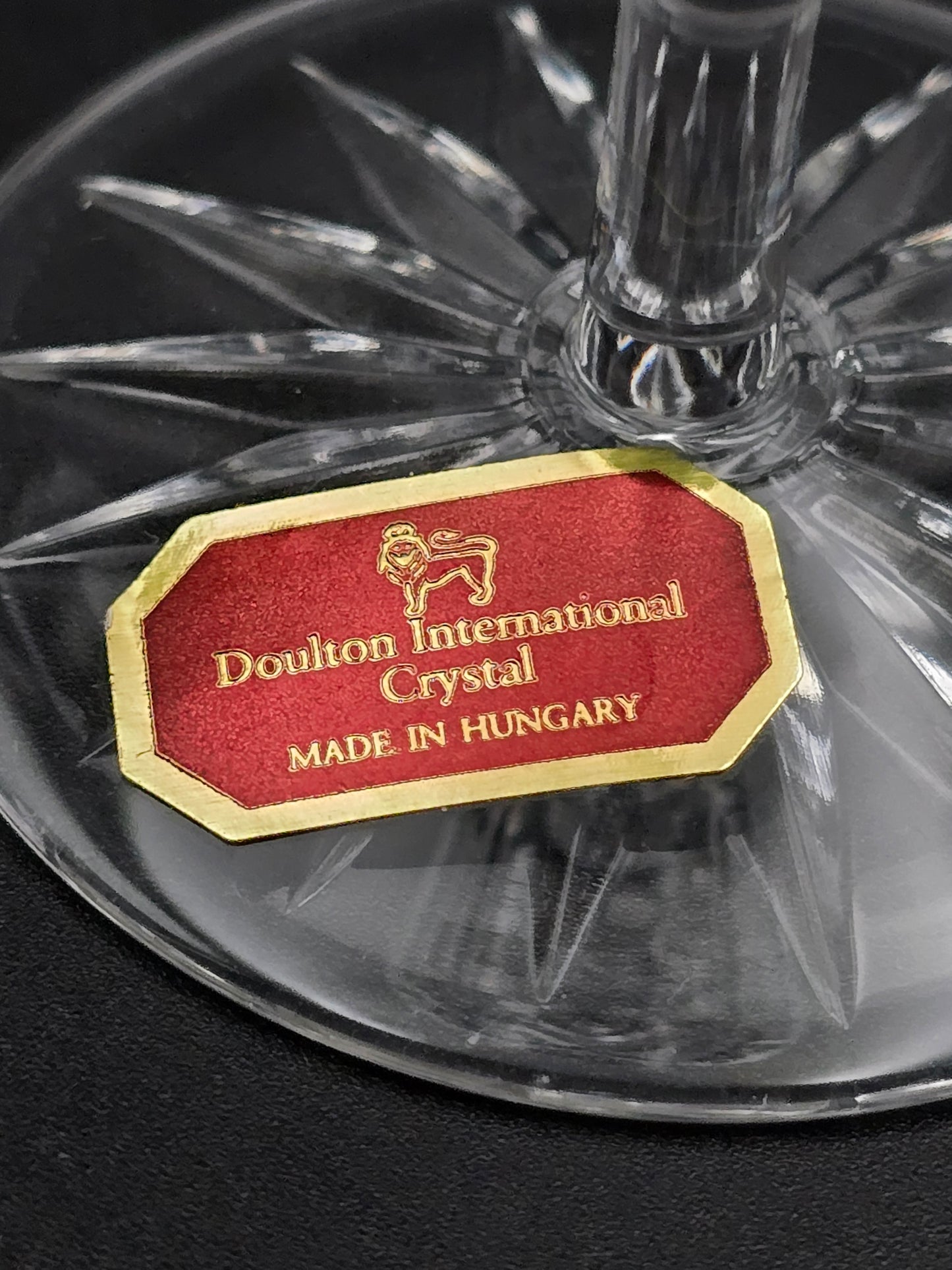 Set of 6 Royal Doulton International Crystal Champagne Flutes. Boxed 150ml.  18.5cm tall.