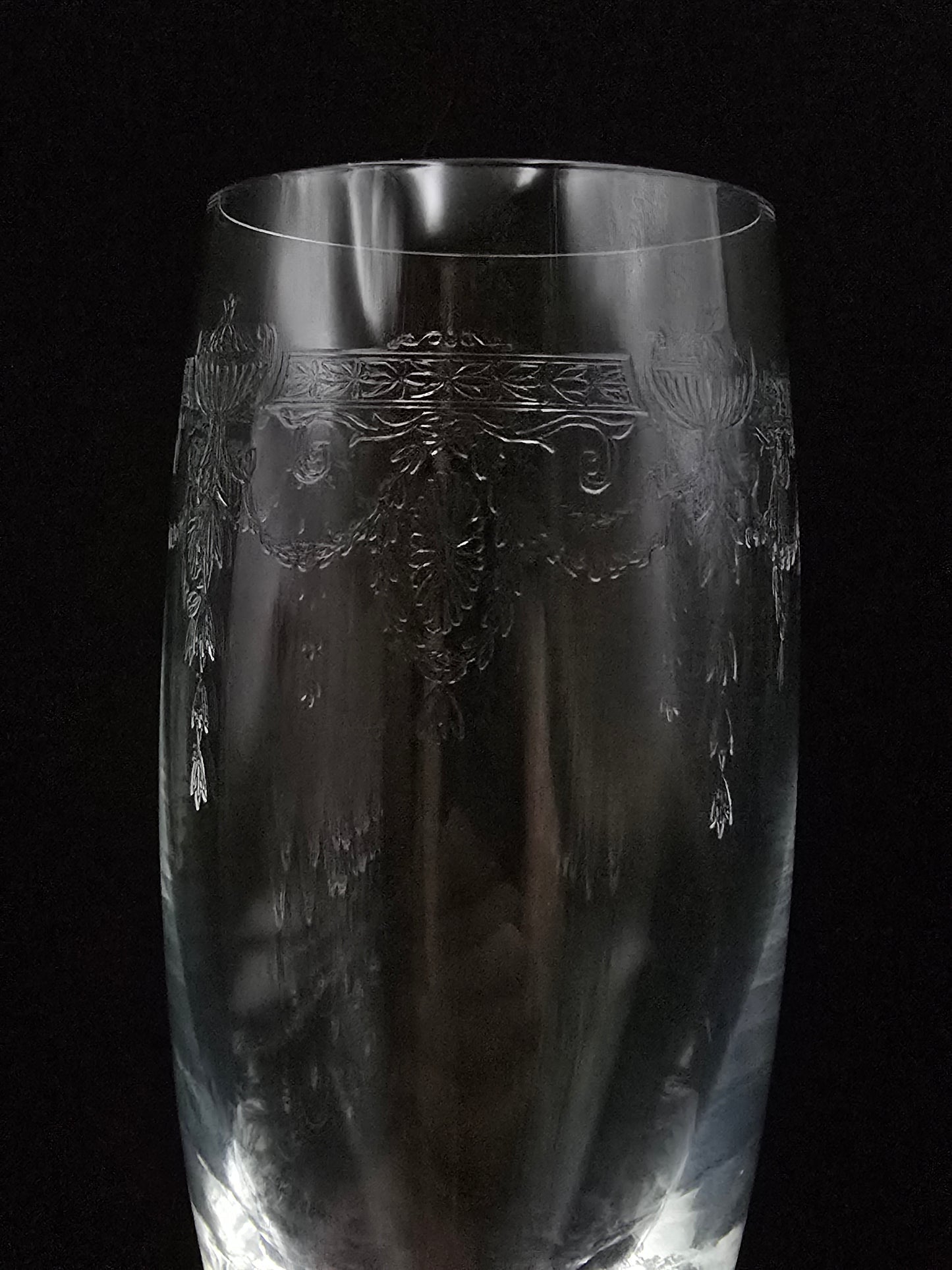 Beautiful Set of 5 Etched Crystal Champagne flutes 175ml. 22cm tall.