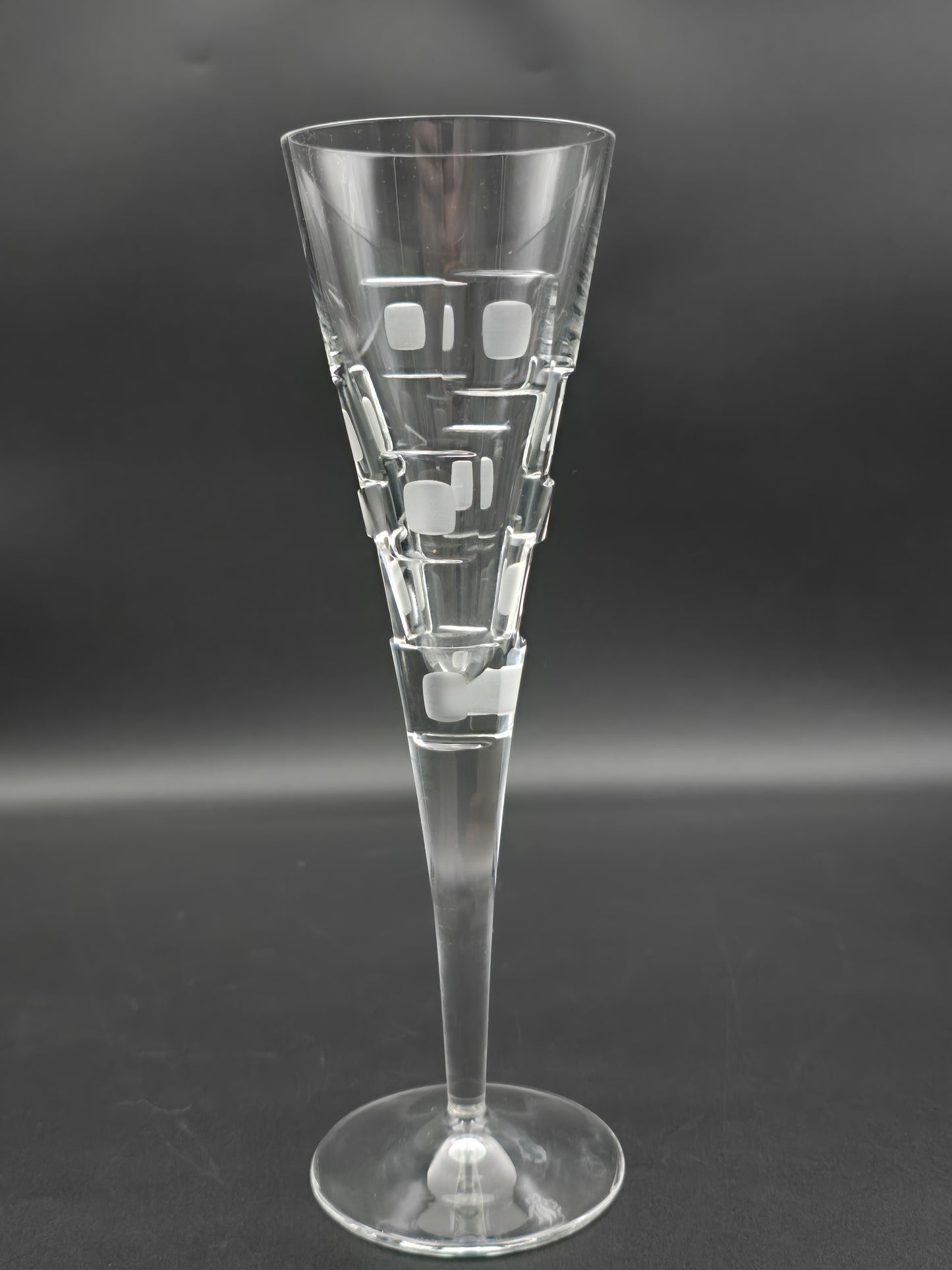 Set of 4 Royal Doulton Metro Pattern Crystal champagne flutes. 150ml 23cm tall