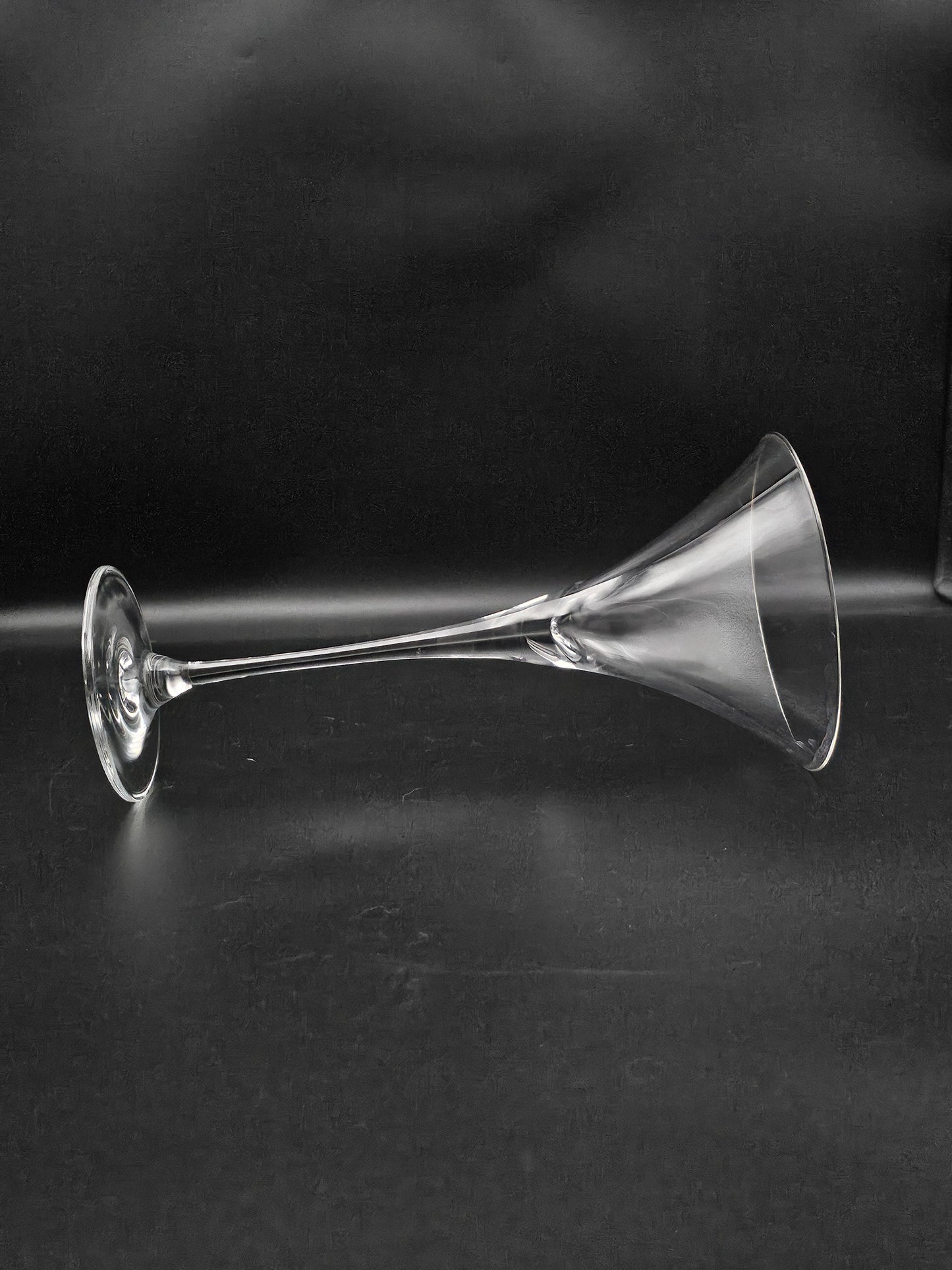 Fantastic set of 6 large Crystal Trumpet Champagne Flutes or Cocktail glasses. 24cm tall. 250ml