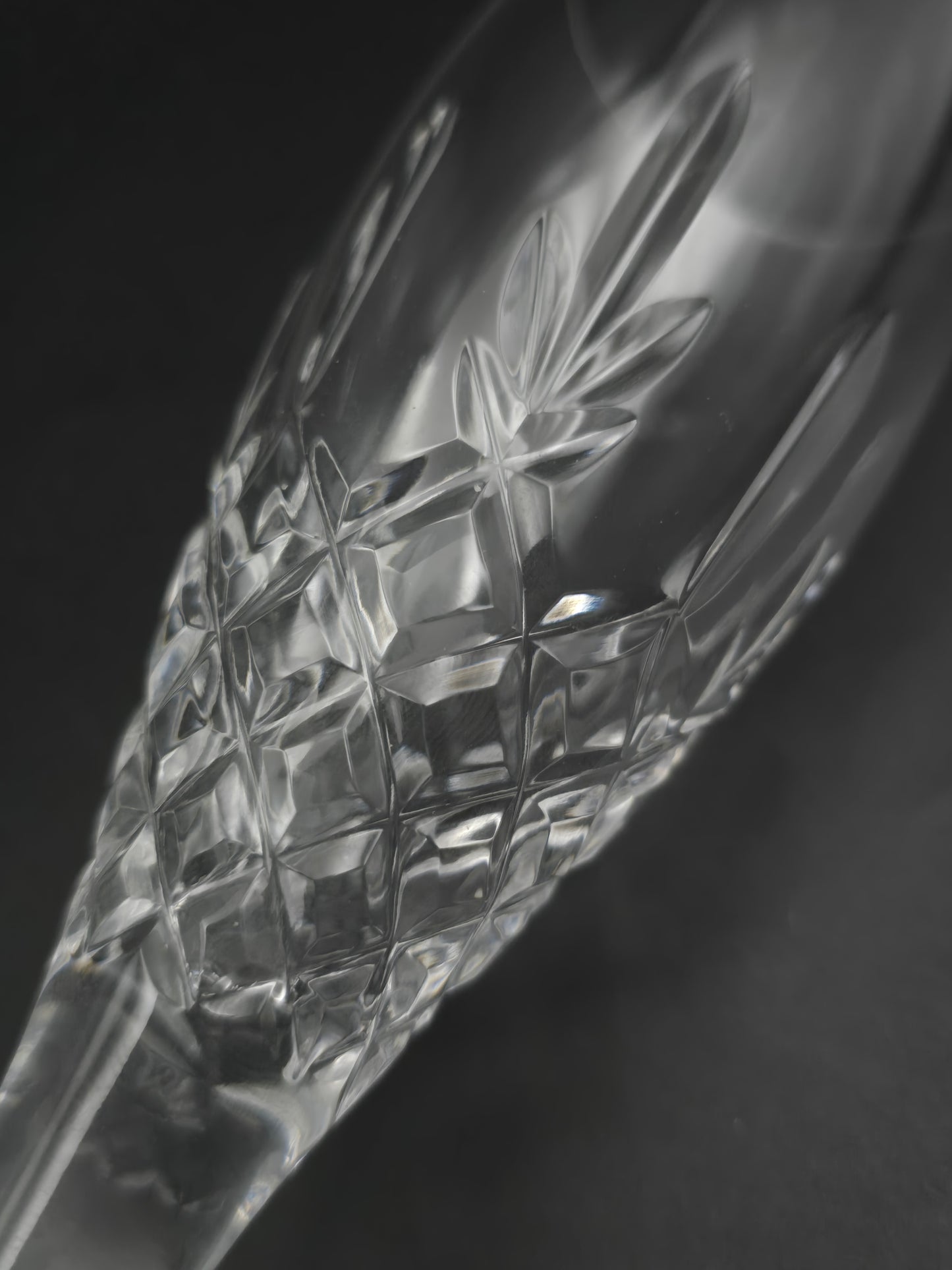 Single Royal Doulton Dorchester Pattern Crystal Champagne Flute 200ml. 22cm tall