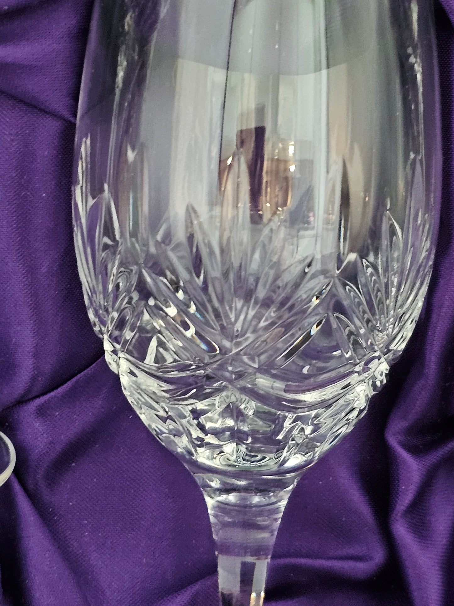 Edinburgh Crystal Serenade Pattern set of 6 Crystal wine glasses. 200ml. Boxed.