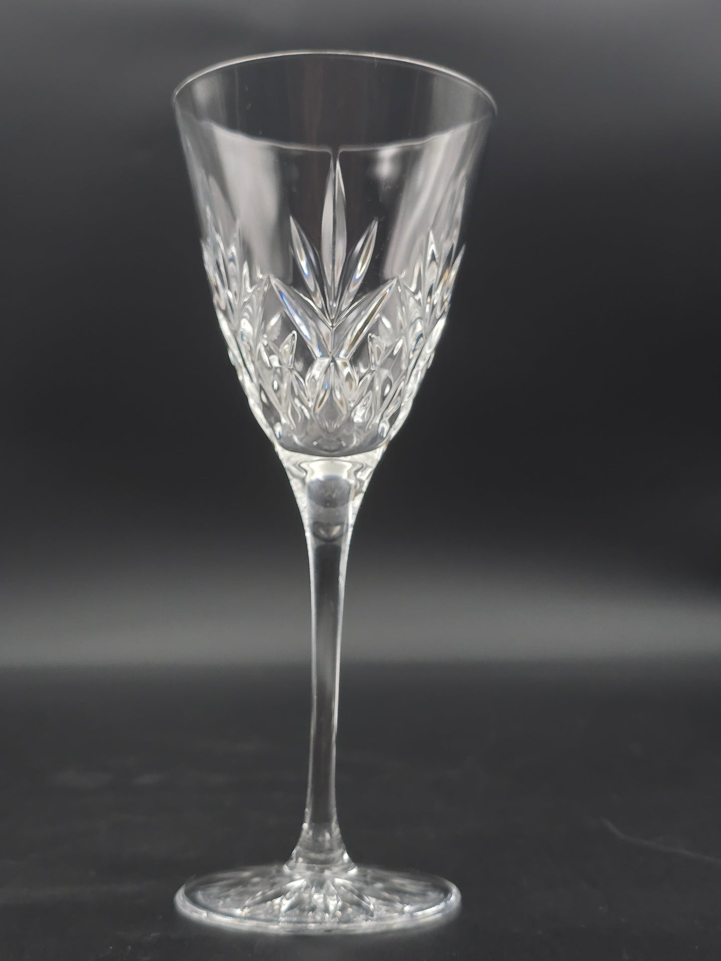 Set of 6 Edinburgh Crystal International “Romeo” Pattern Wine Glasses – 200 ml Lead Crystal, Star‑Base, Slender Stem, Maker’s Mark
