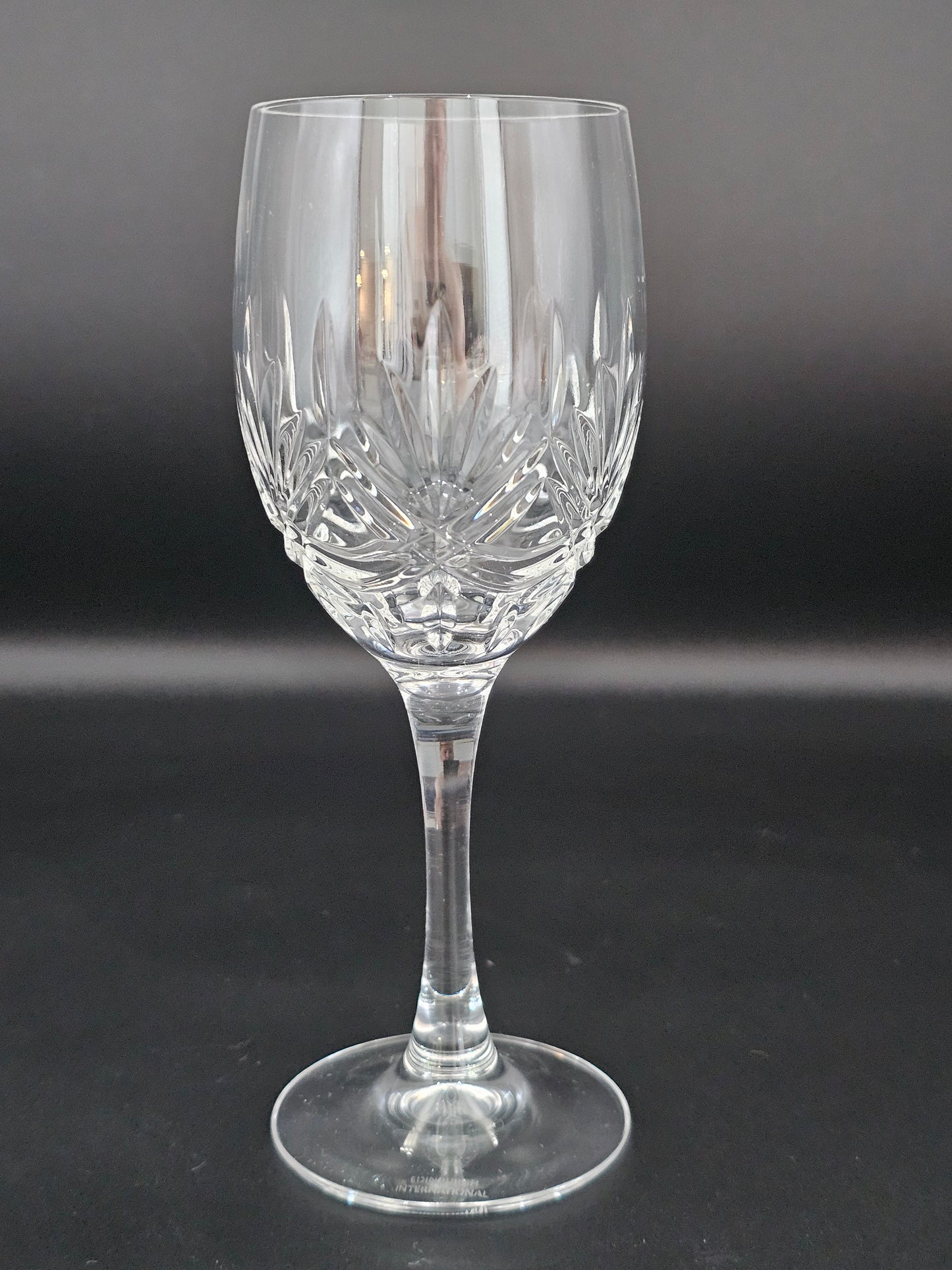 Edinburgh Crystal Serenade Pattern set of 6 Crystal wine glasses. 200ml. Boxed.