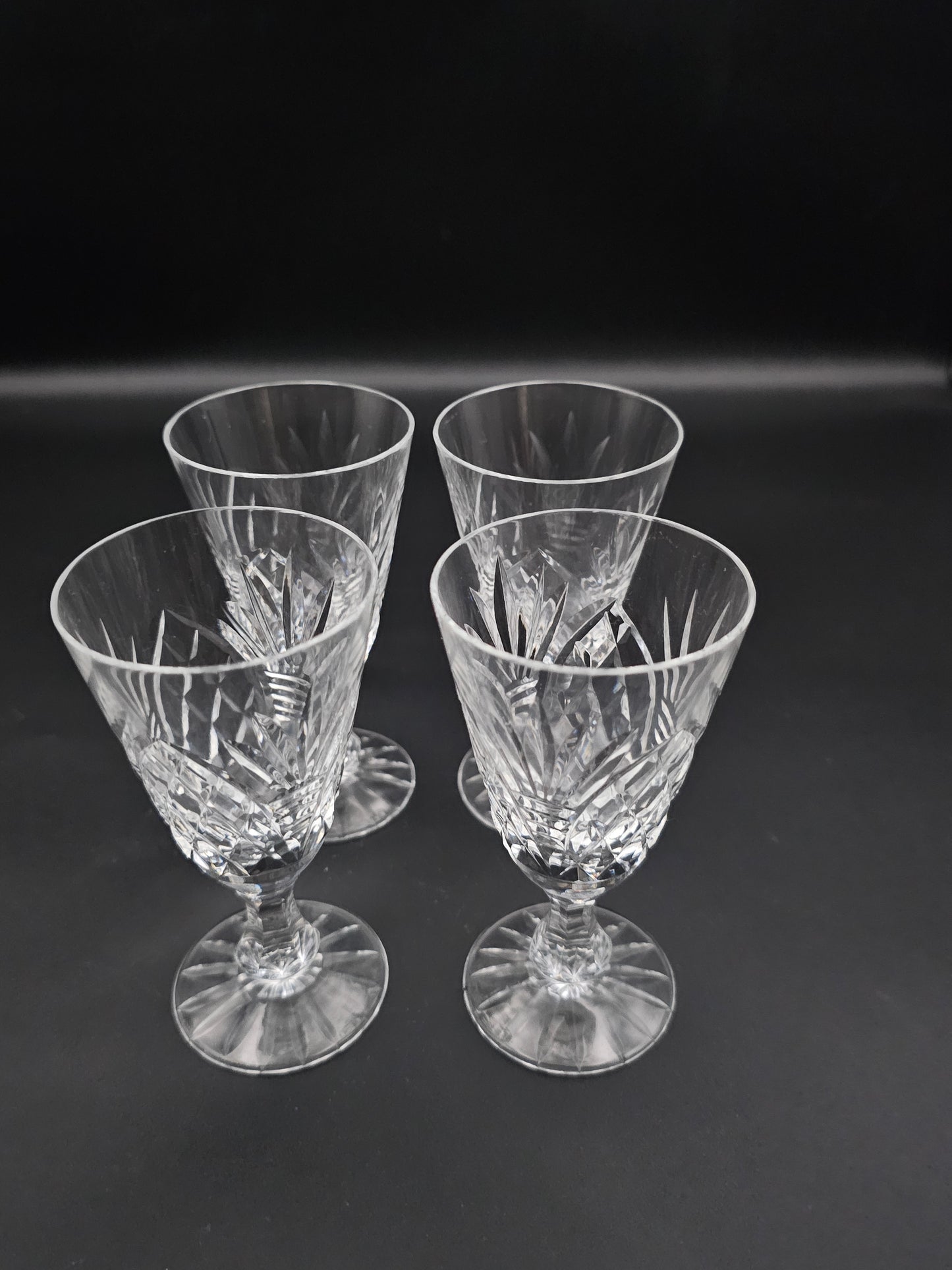 Stunning Set of 4 Crystal liqueur glasses 80ml