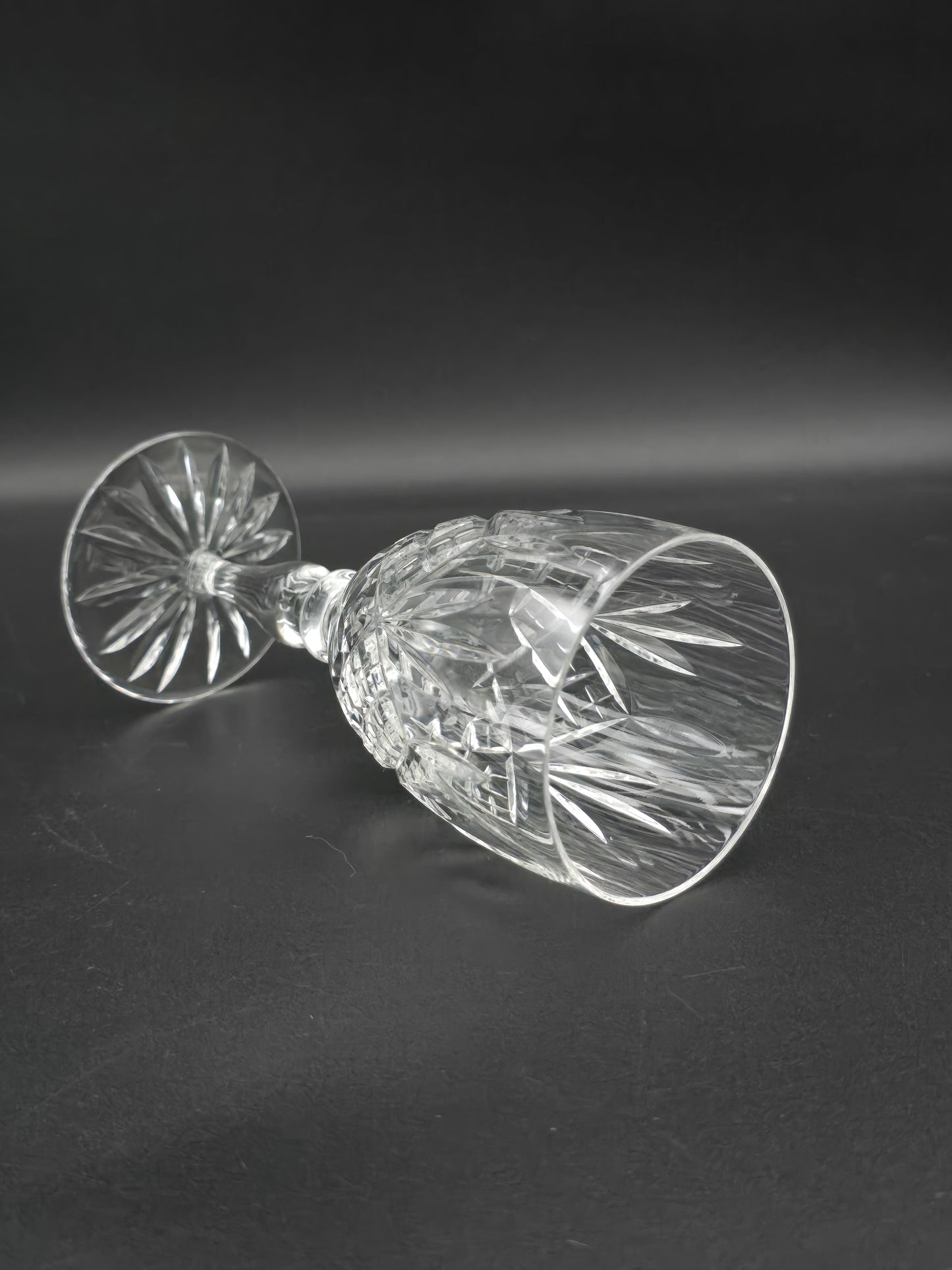 Set of 6 Edinburgh Crystal Balmoral Pattern Crystal wine glasses. 200ml. 15.5cm tall.