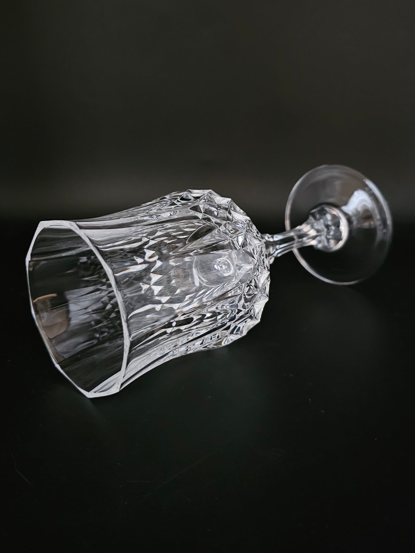 Set of 6.(Plus 1 free!) Tall, Large Crystal Wine Glasses. 18cm tall. 250ml.