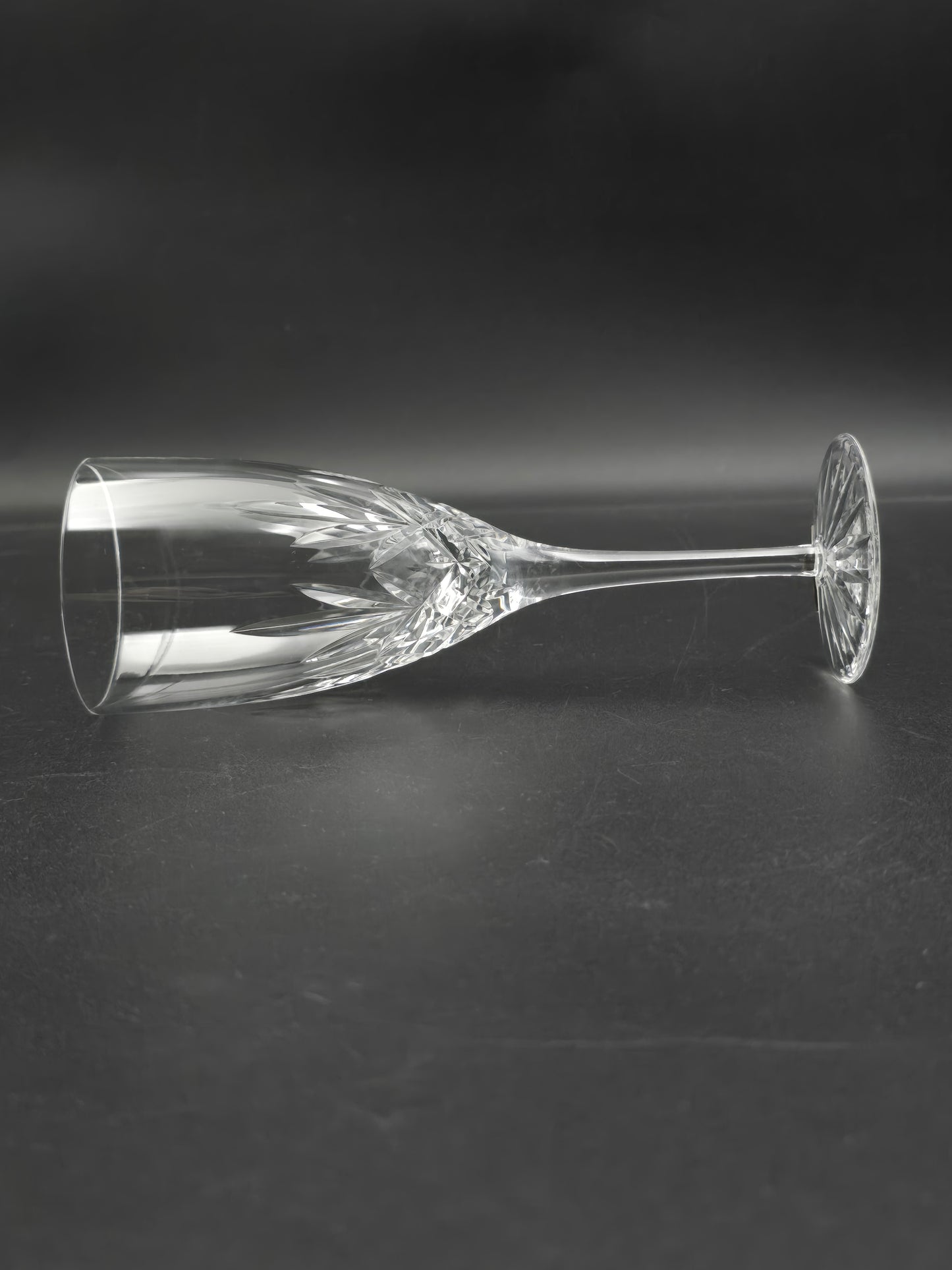 Set of 6 Royal Doulton International Crystal Champagne Flutes. Boxed 150ml.  18.5cm tall.