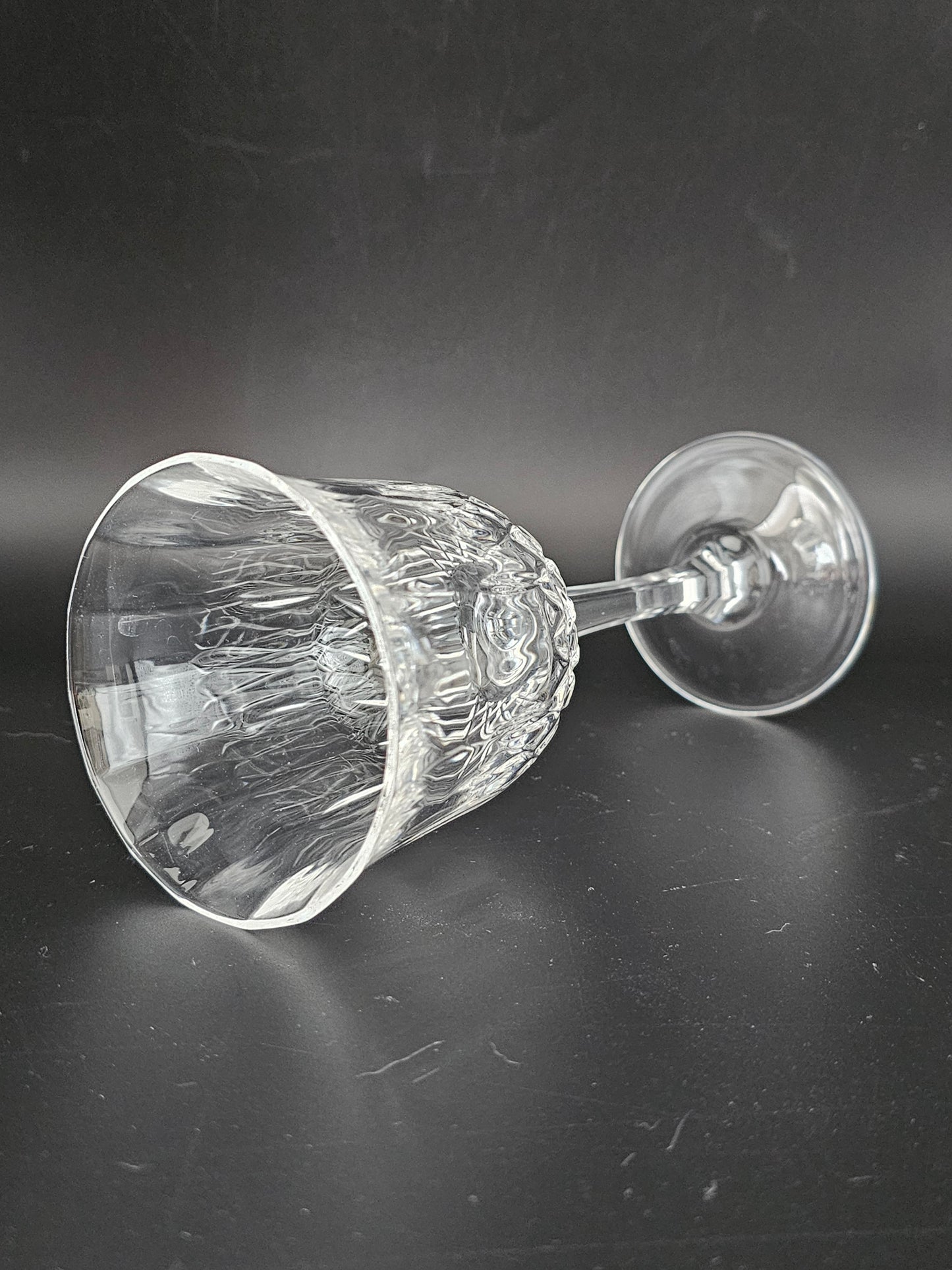 Set of 4 tall Stemmed Crystal Wine Glasses. 235ml