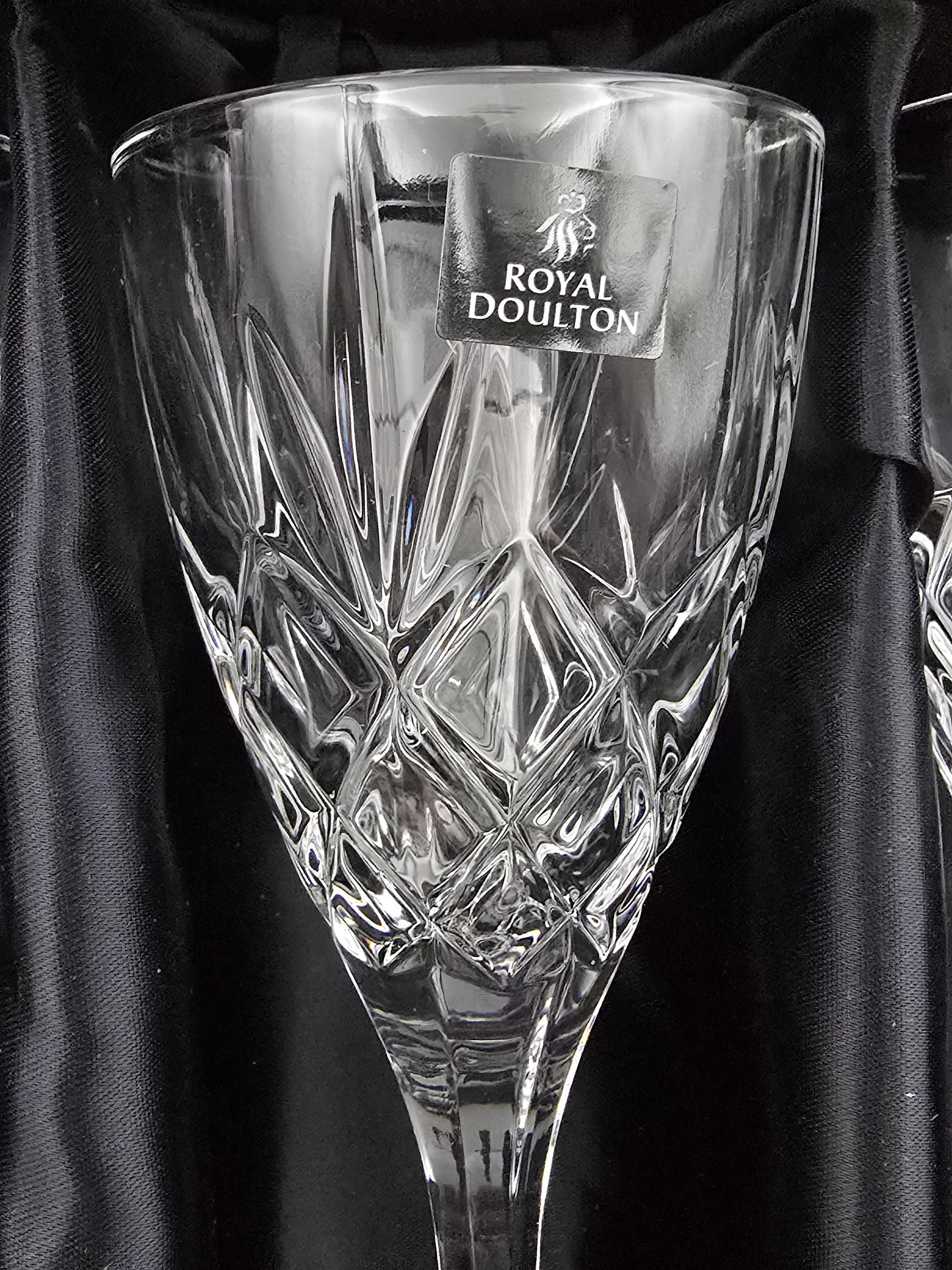 Set of 6 Royal Doulton Canterbury Pattern Crystal wine glasses. 175ml. Boxed