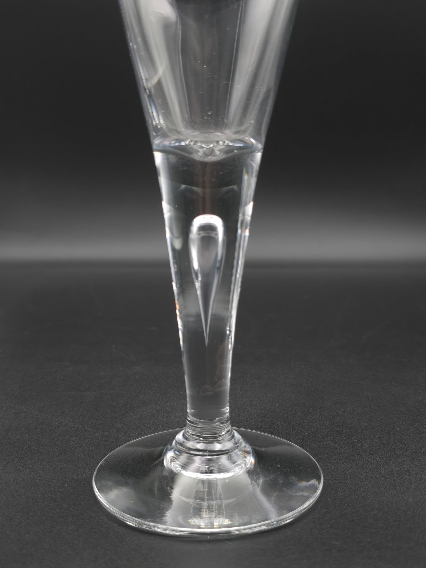 Set of Four Dartington Sharon Pattern Wine Glasses – Frank Thrower Design – 225ml – 19cm Tall – Vintage English Crystal