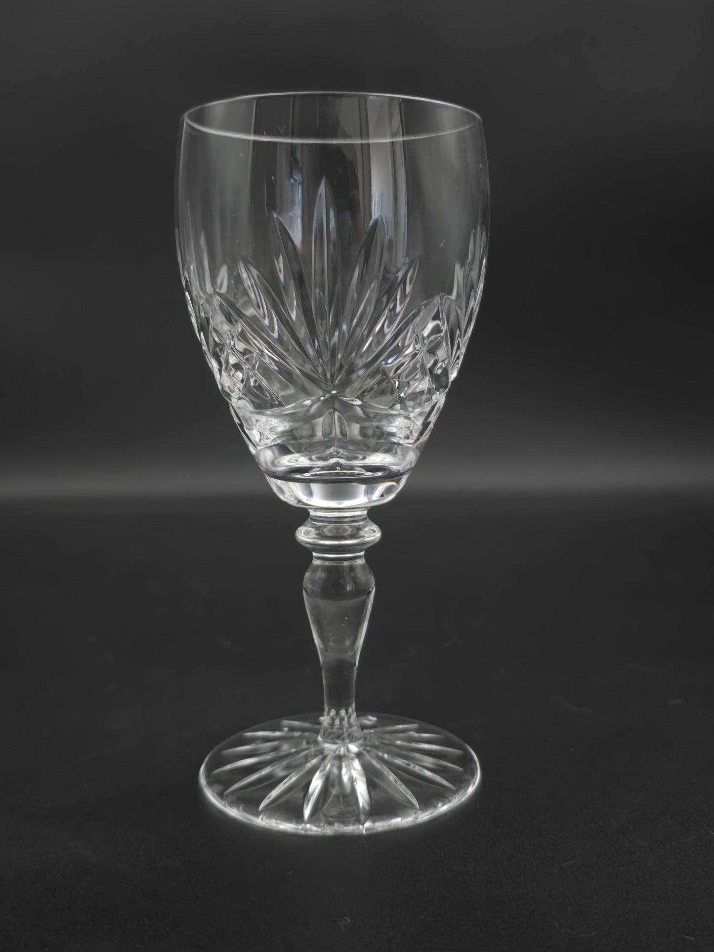 Set of 4 Edinburgh Crystal Stirling Pattern Crystal wine glasses. 200ml. 15.5cm tall.