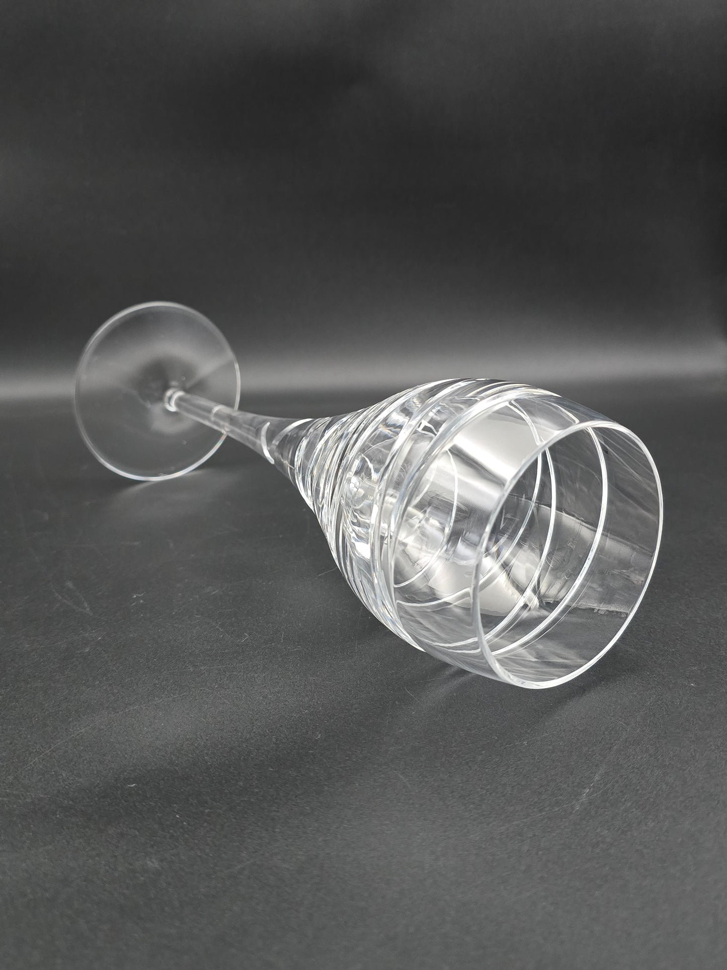 Set of 4 Large Crystal Wine Glasses 350ml 25cm tall.