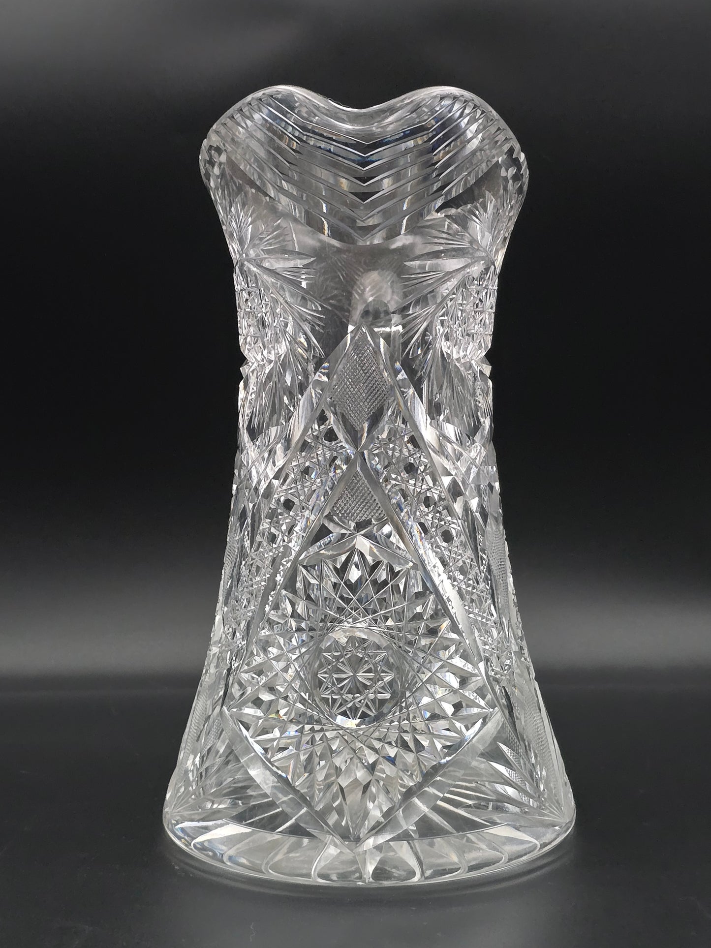 Antique Heavy Cut Crystal Jug – Pinwheel Pattern, Thick Handle & Star-Cut Base, 3.4kg, 1.7L – Ideal for Pimms / Water or Lemonade.