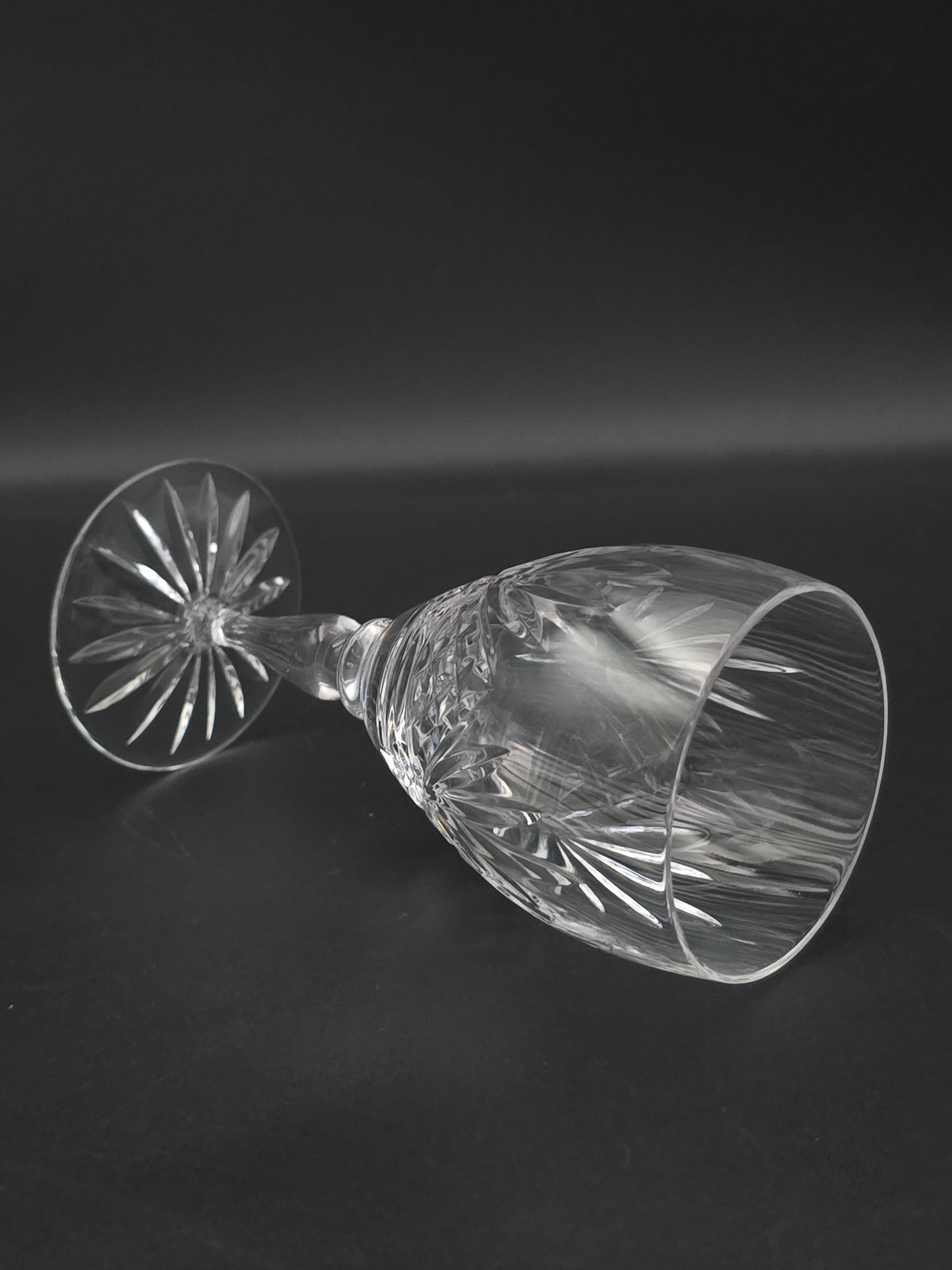 Set of 4 Edinburgh Crystal Stirling Pattern Crystal wine glasses. 200ml. 15.5cm tall.