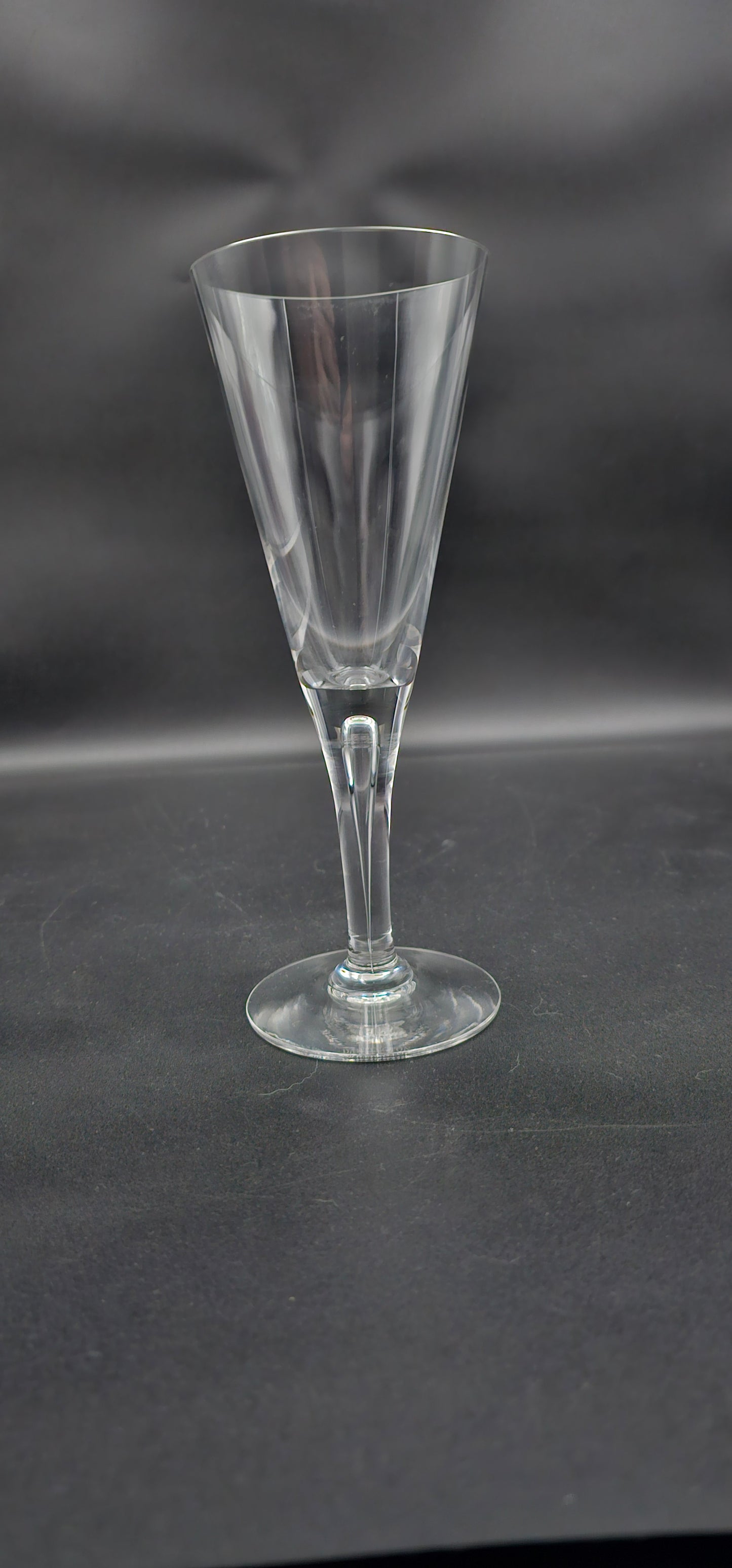 Set of 3 Large Dartington Sharon wine glasses. 300ml 22cm tall designed by Frank Thrower