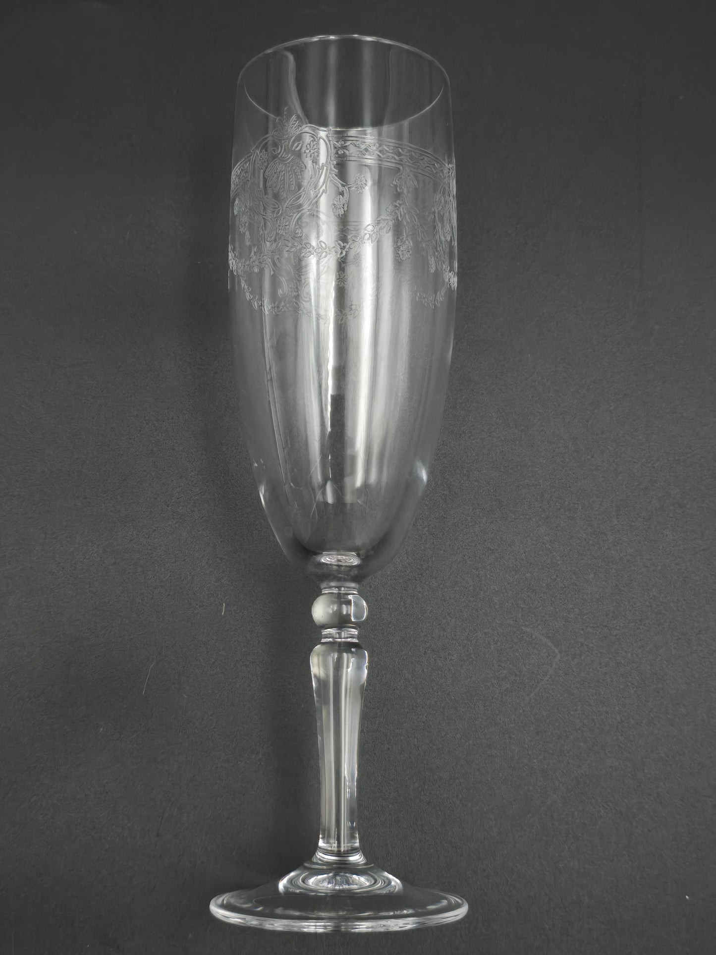 Beautiful Set of 4 Etched Crystal Champagne flutes 185ml