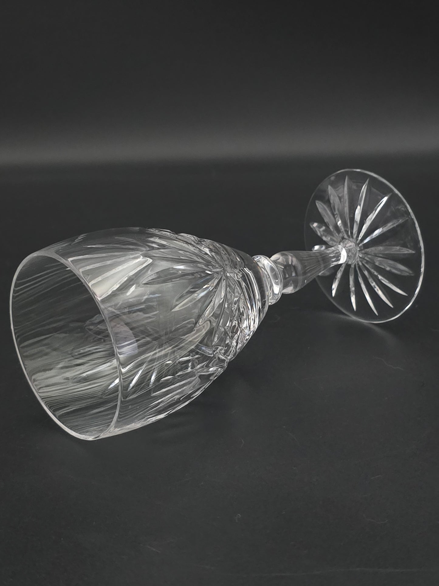 Set of 4 Edinburgh Crystal Stirling Pattern Crystal wine glasses. 200ml. 15.5cm tall.