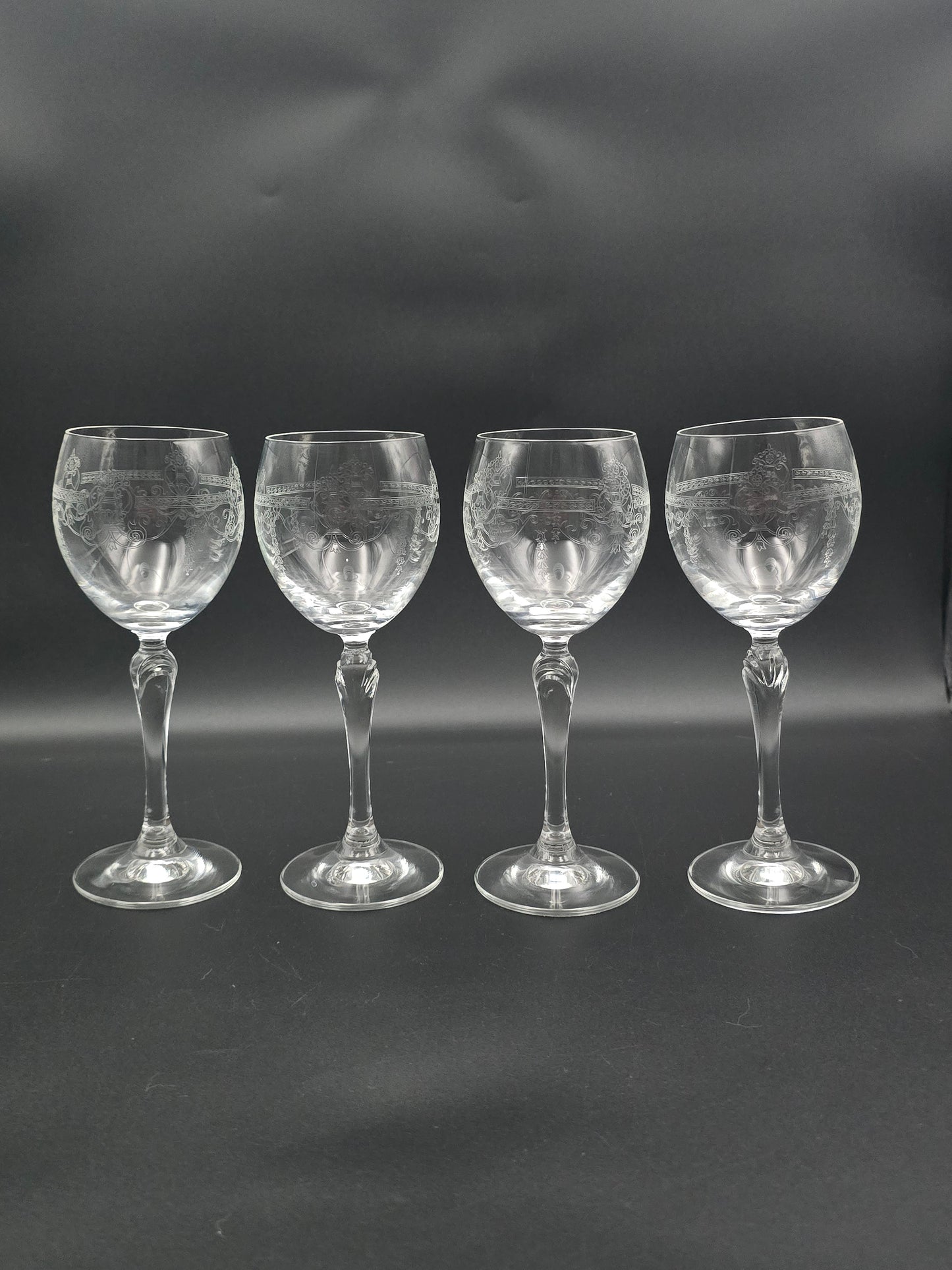 Set of 4 Vintage etched Durand Dampierre Crystal Wine Glasses. 200ml. 18.5cm tall