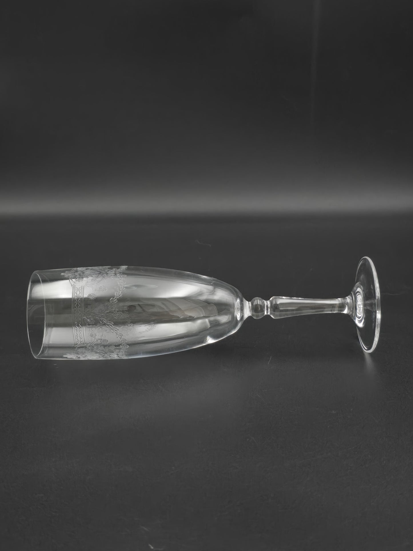 Beautiful Set of 4 Etched Crystal Champagne flutes 185ml