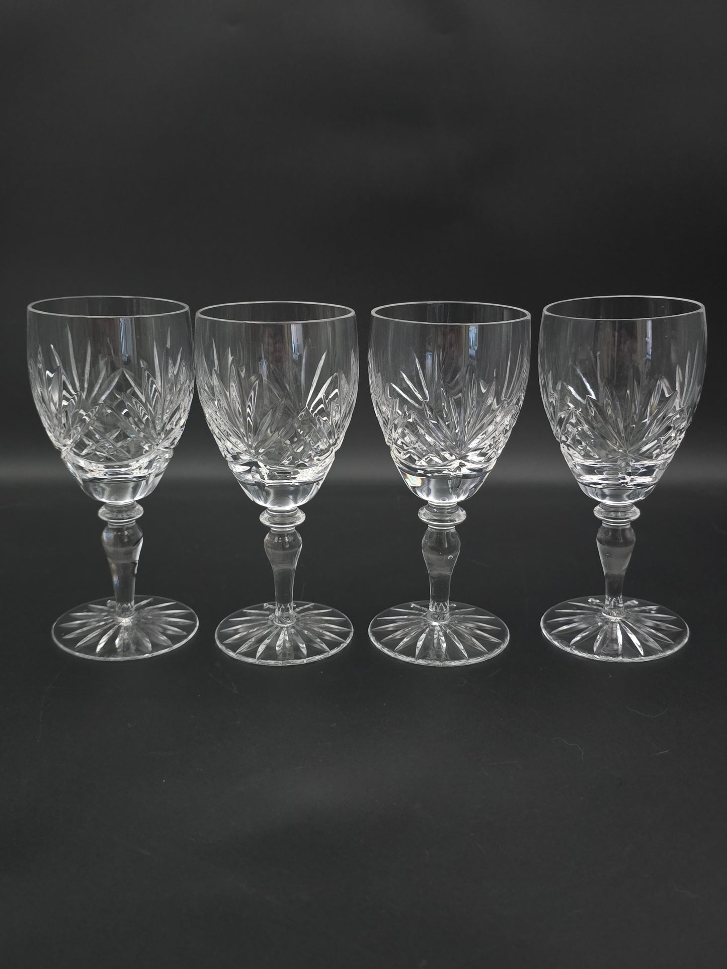 Set of 4 Edinburgh Crystal Stirling Pattern Crystal wine glasses. 200ml. 15.5cm tall.