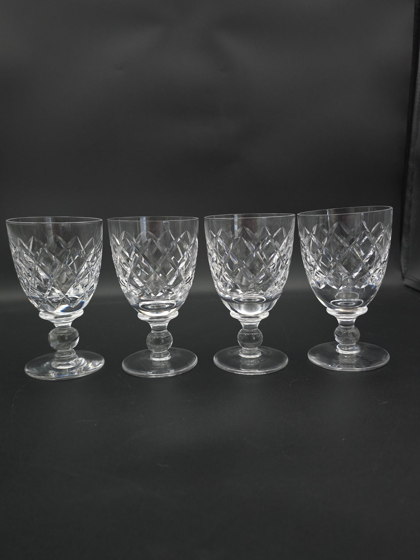 Set of 4 Crystal Glass goblets. 165ml. 12cm tall