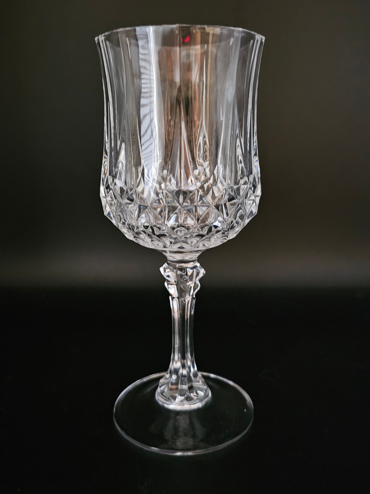 Set of 6.(Plus 1 free!) Tall, Large Crystal Wine Glasses. 18cm tall. 250ml.