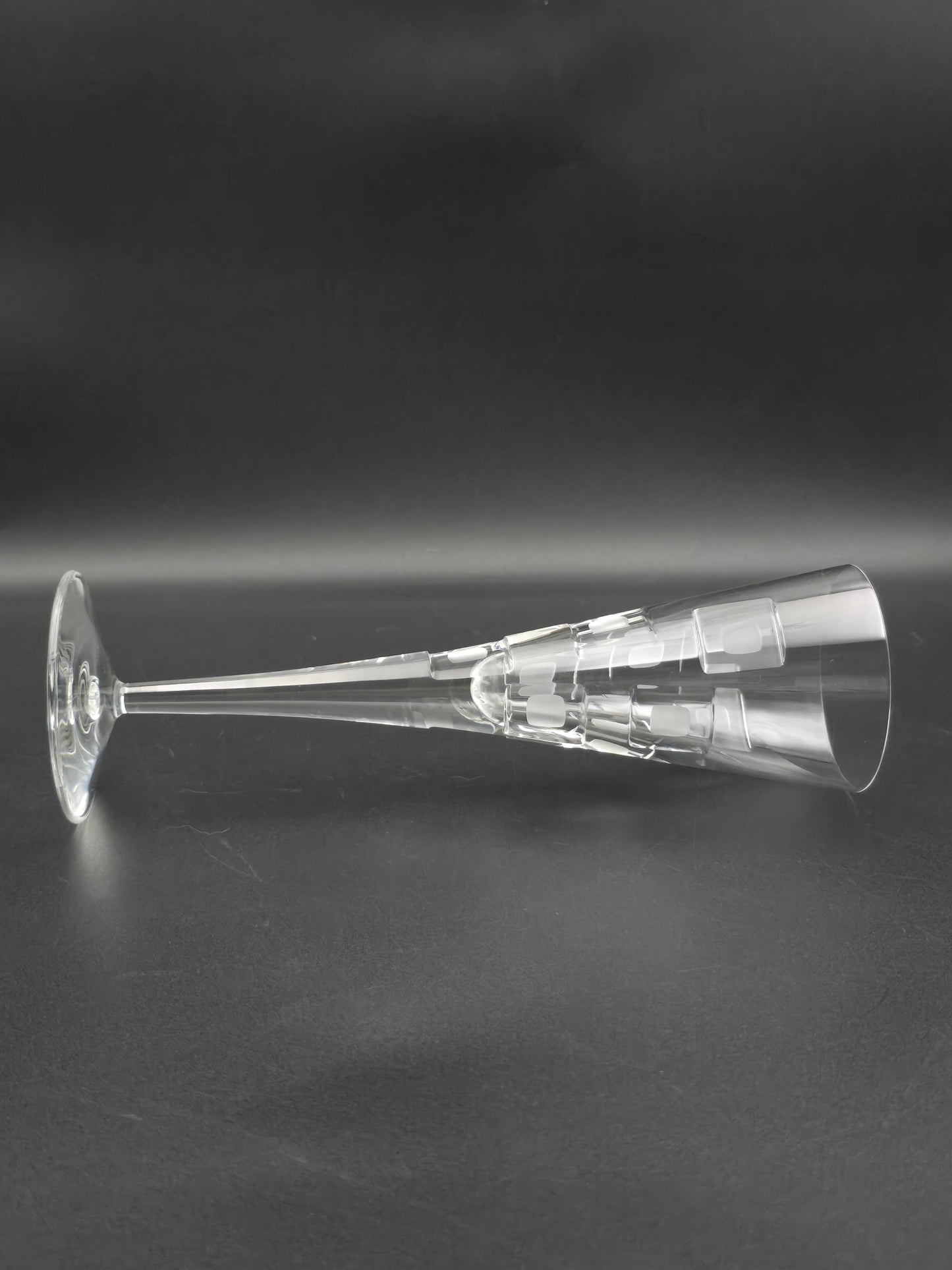 Set of 4 Royal Doulton Metro Pattern Crystal champagne flutes. 150ml 23cm tall
