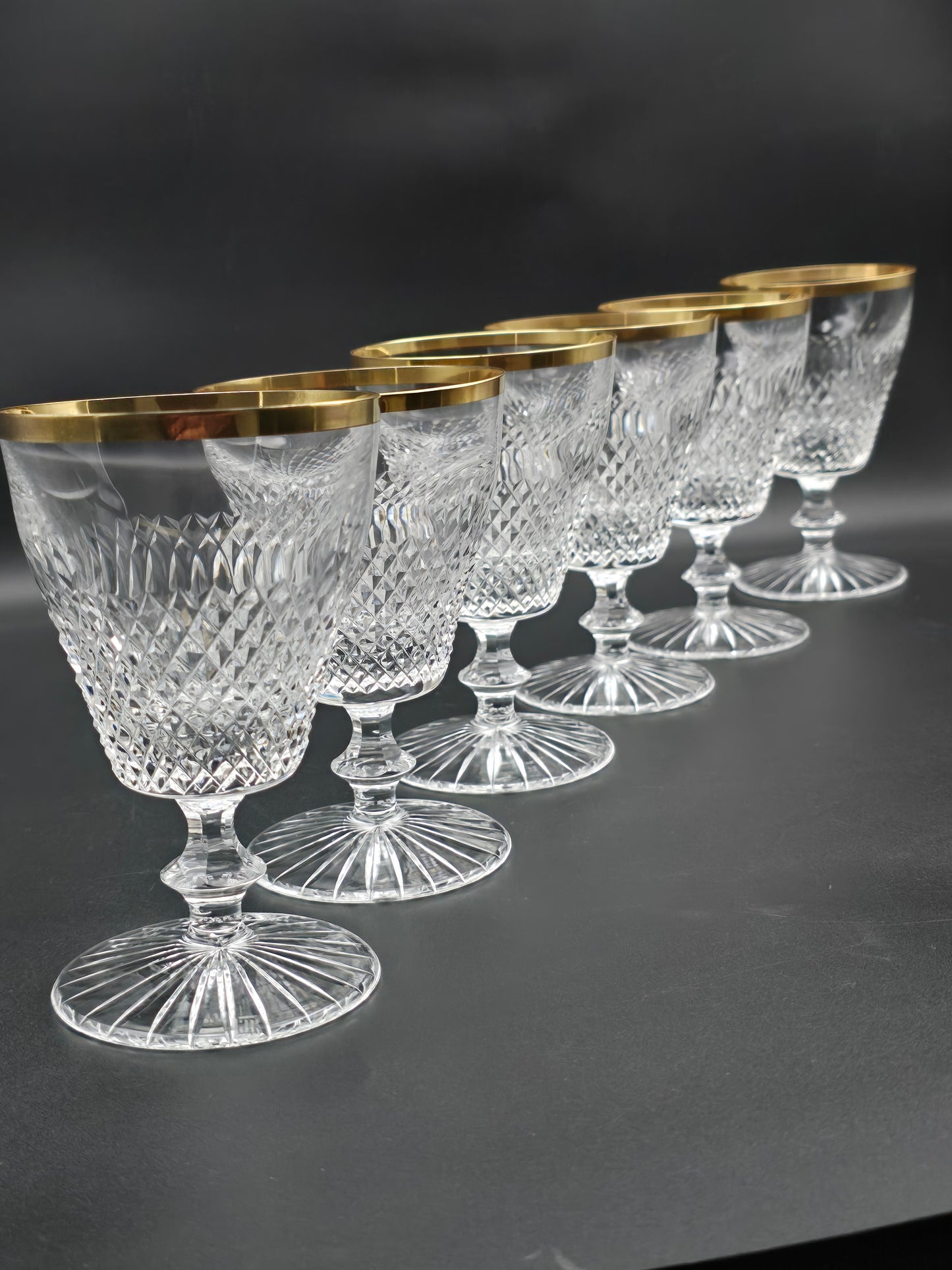 Set of 6 Beautiful Crystal wine Glasses with Gold coloured banding. 250ml. 13.5cm tall.