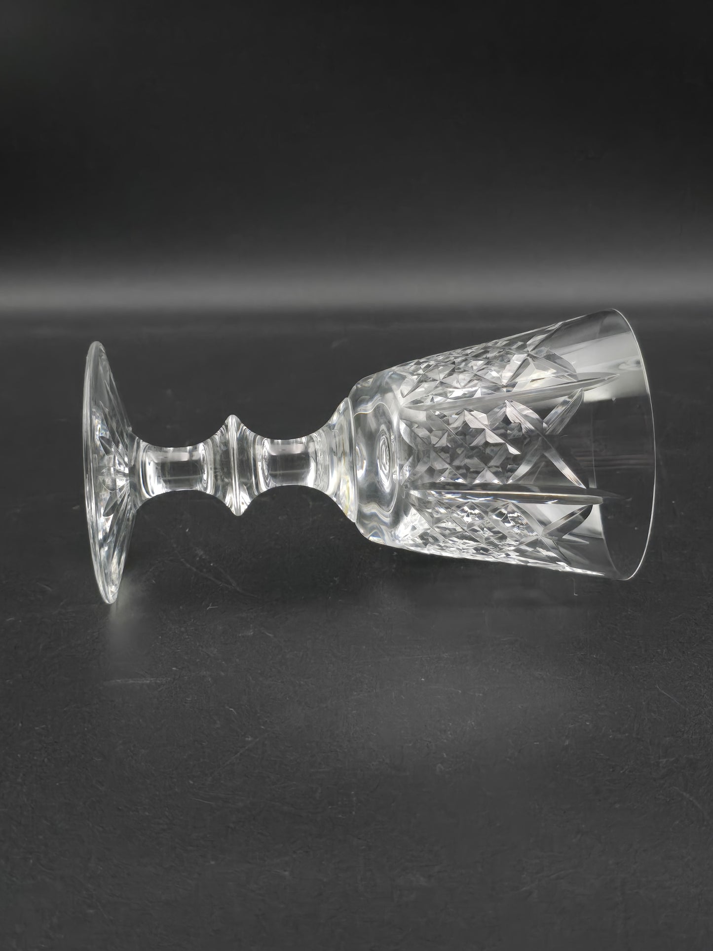 Set of 4 Edinburgh Crystal Highland pattern small Crystal wine glasses 150ml. 13.5cm tall
