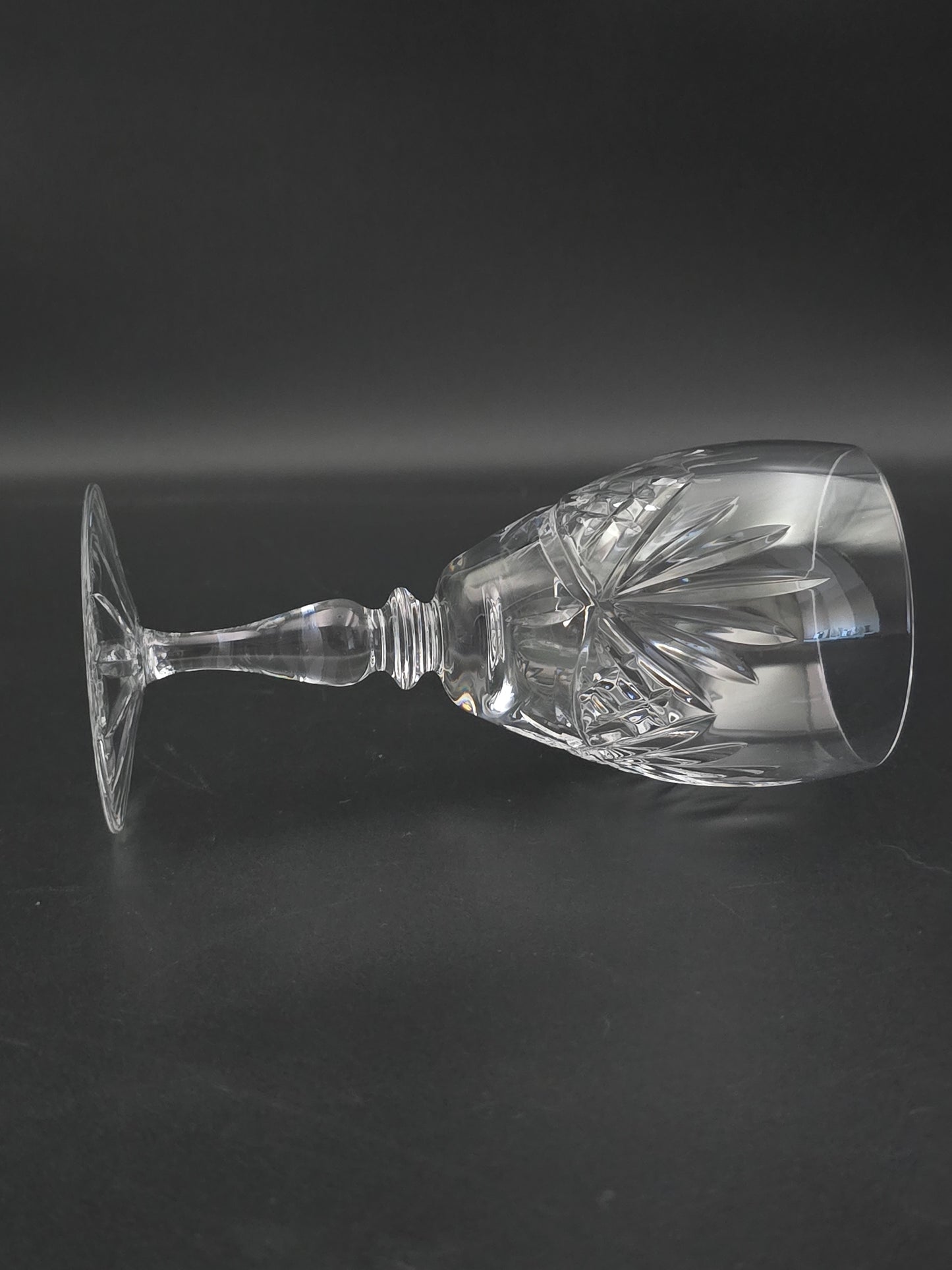 Set of 4 Edinburgh Crystal Stirling Pattern Crystal wine glasses. 200ml. 15.5cm tall.