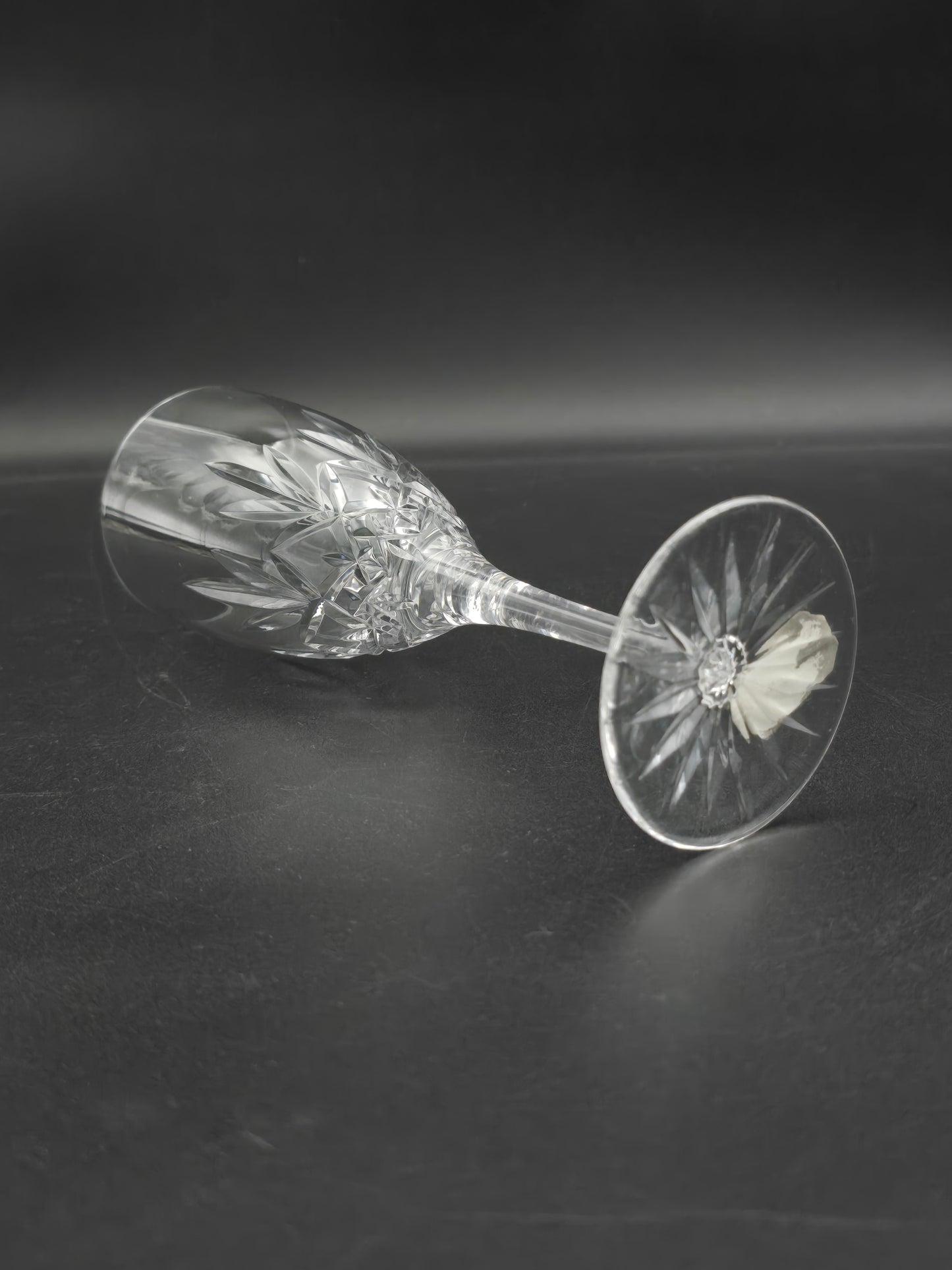 Set of 6 Royal Doulton International Crystal Champagne Flutes. Boxed 150ml.  18.5cm tall.