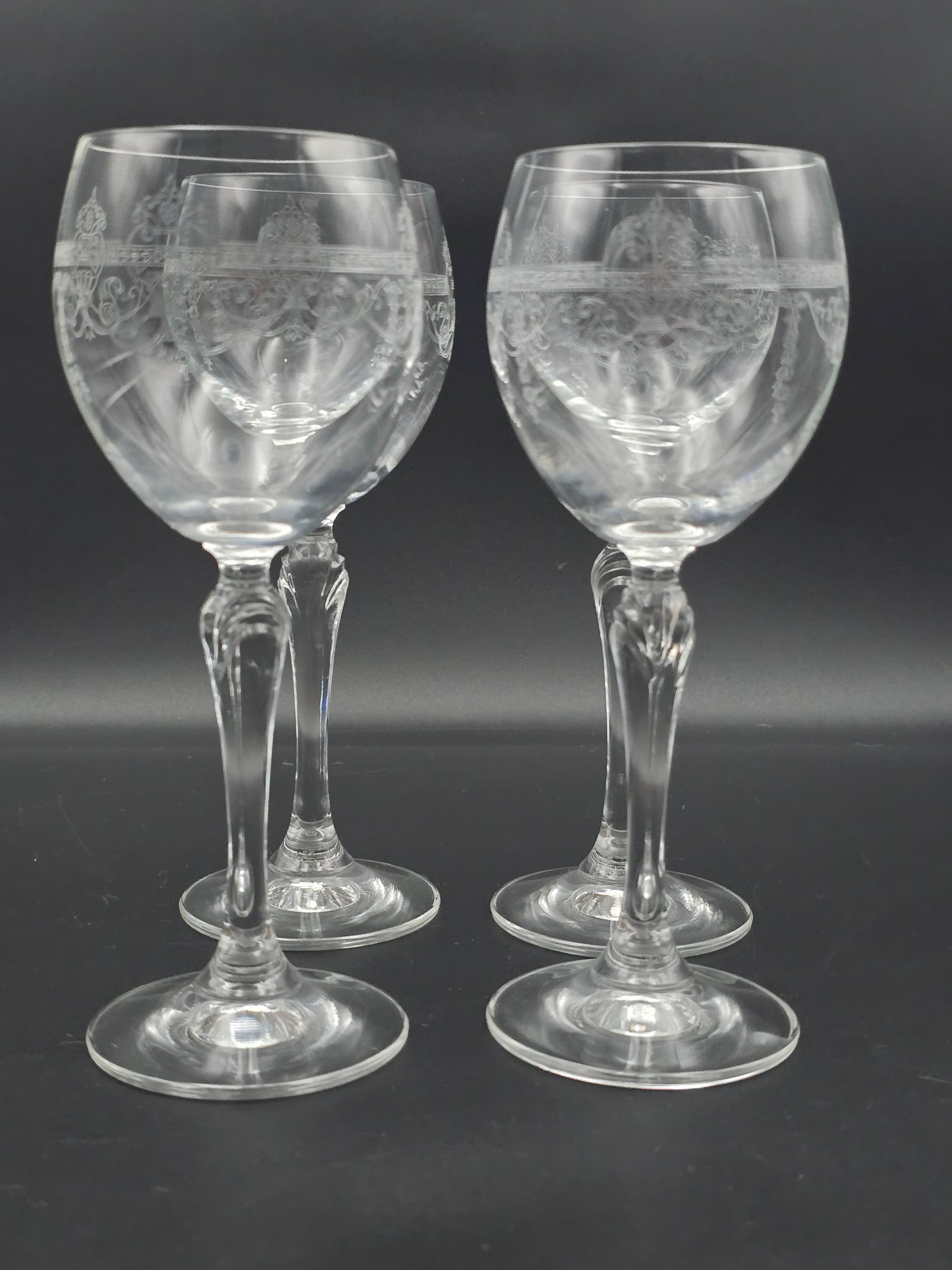 Set of 4 Vintage etched Durand Dampierre Crystal Wine Glasses. 200ml. 18.5cm tall