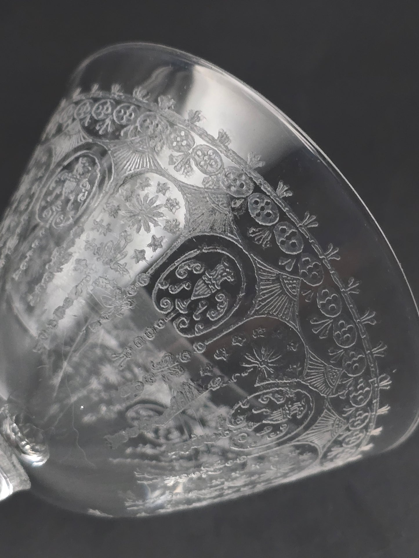 Set of 6 Beautifully etched crystal champagne coupes. 125ml. 11cm tall