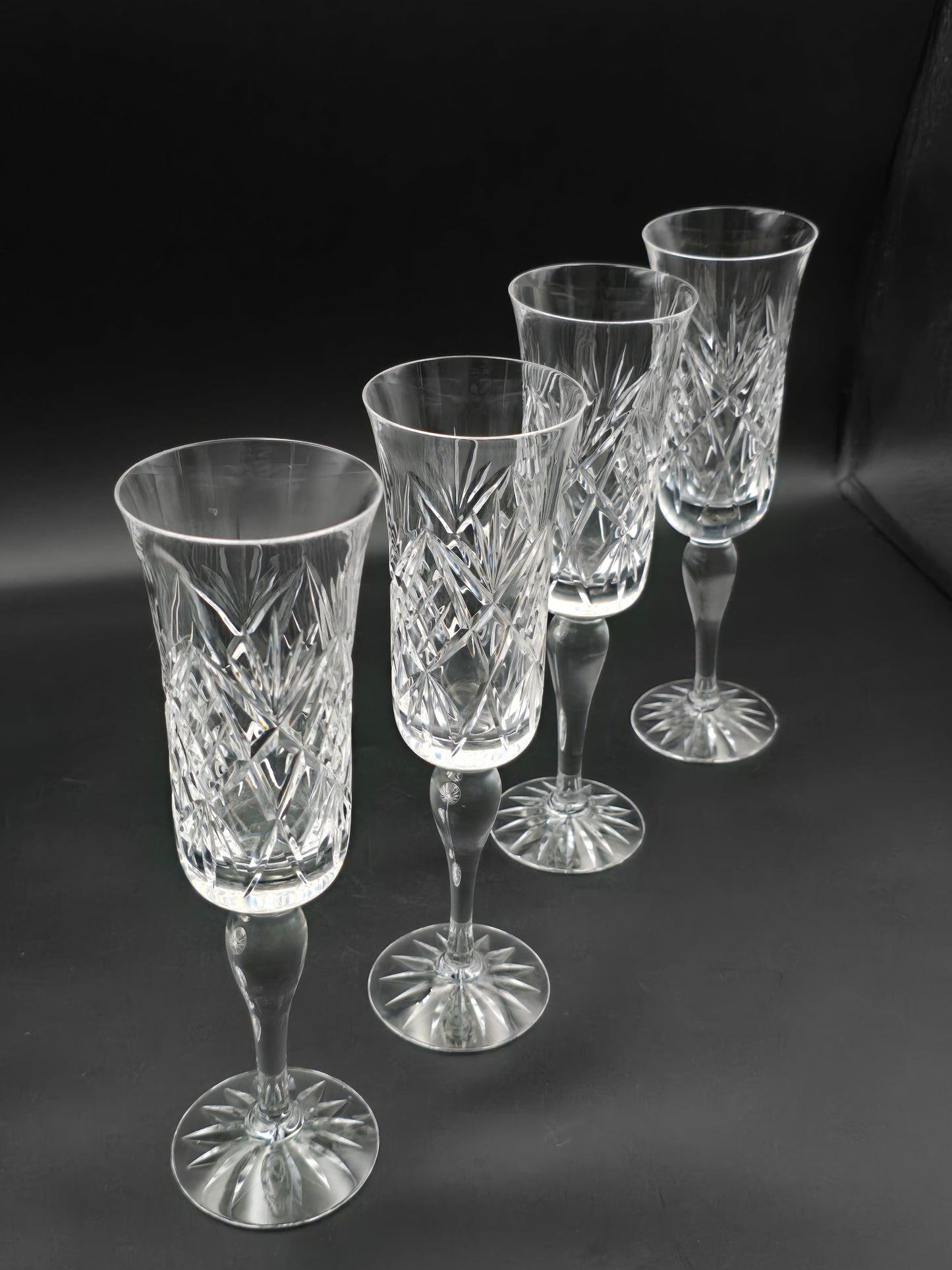 Vintage Lead Crystal Champagne Flutes – Set of 4, 150 ml, 22 cm Tall with Star‑Pattern Base & Teardrop Stem – Elegant Cut‑Glass Barware