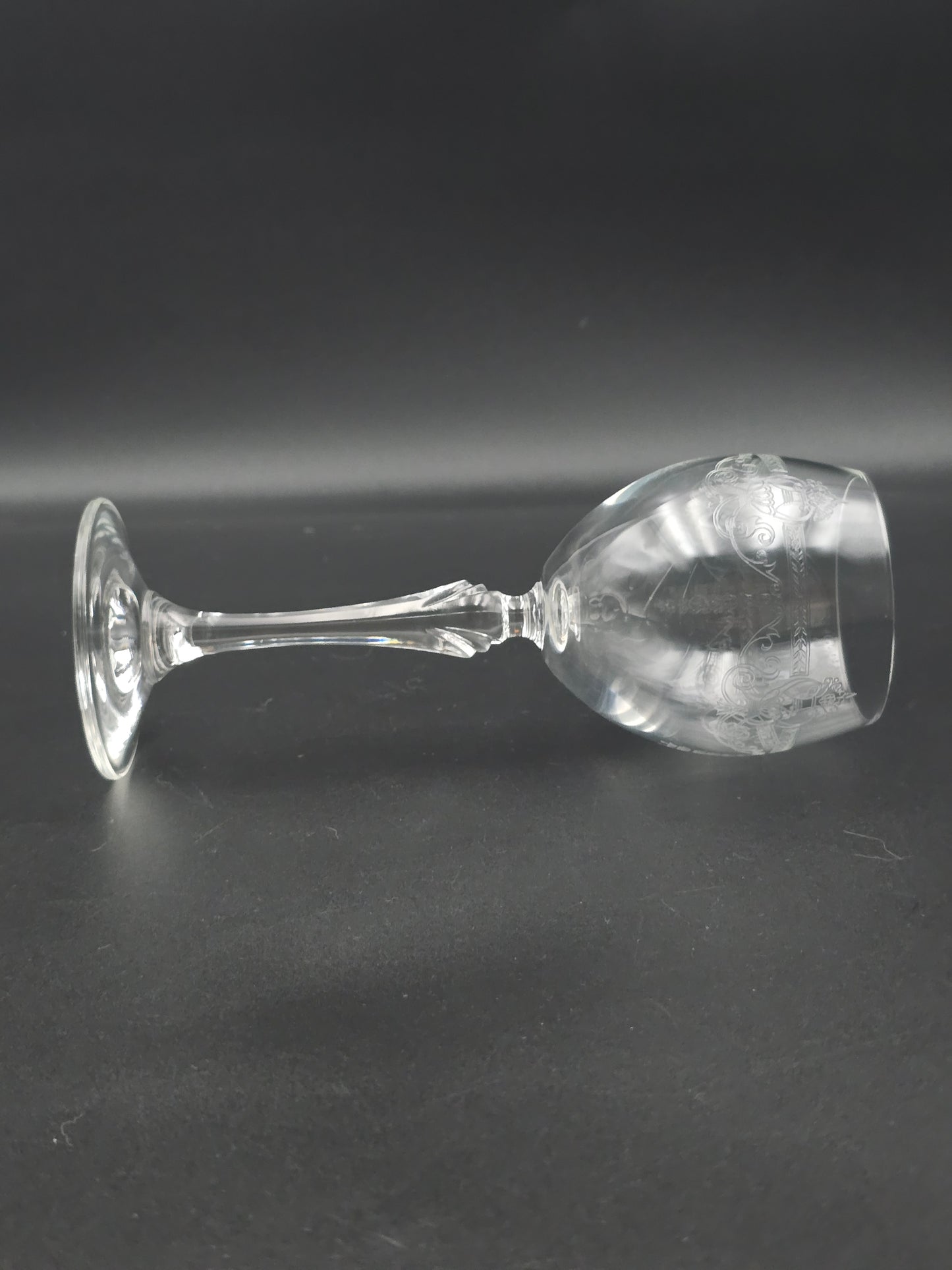 Set of 4 Vintage etched Durand Dampierre Crystal Wine Glasses. 200ml. 18.5cm tall