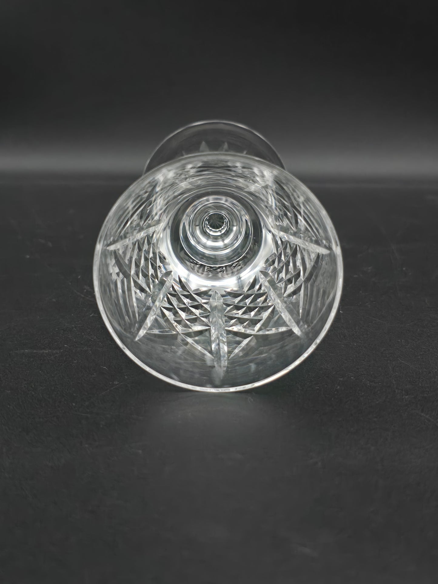 Set of 4 Edinburgh Crystal Highland pattern small Crystal wine glasses 150ml. 13.5cm tall