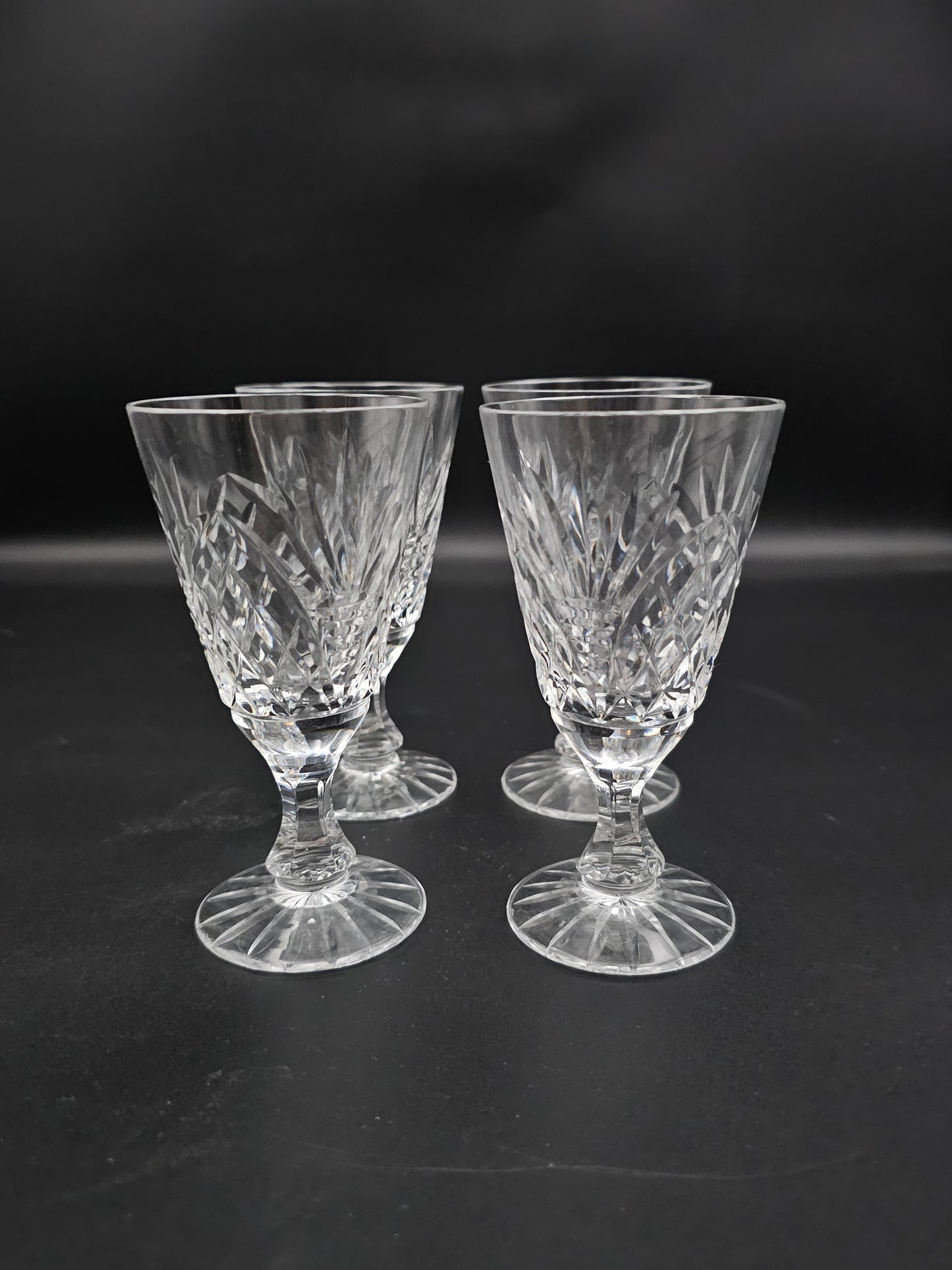 Stunning Set of 4 Crystal liqueur glasses 80ml