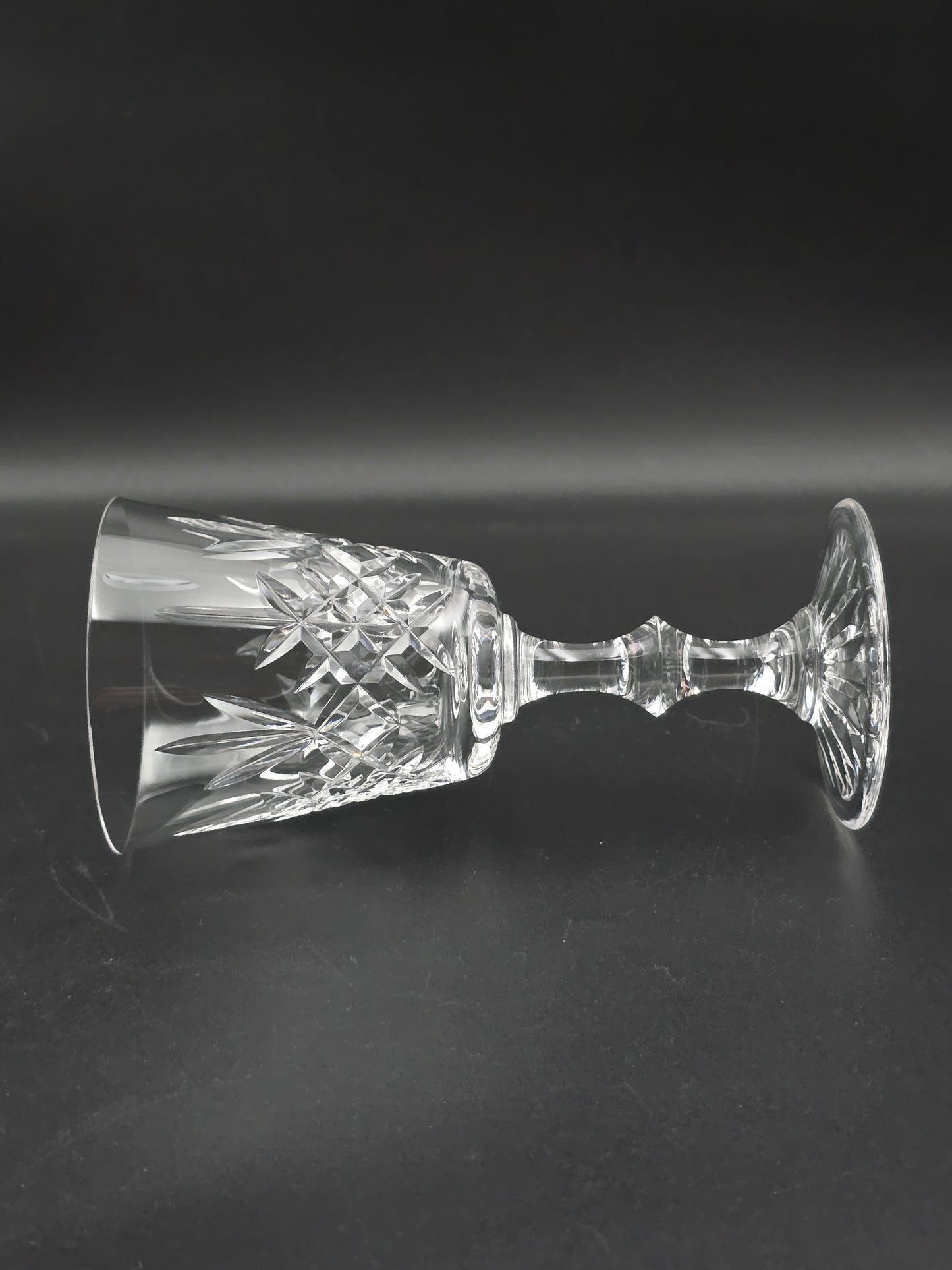 Set of 4 Edinburgh Crystal Wine Glasses Lomond pattern 200ml 15.5cm tall