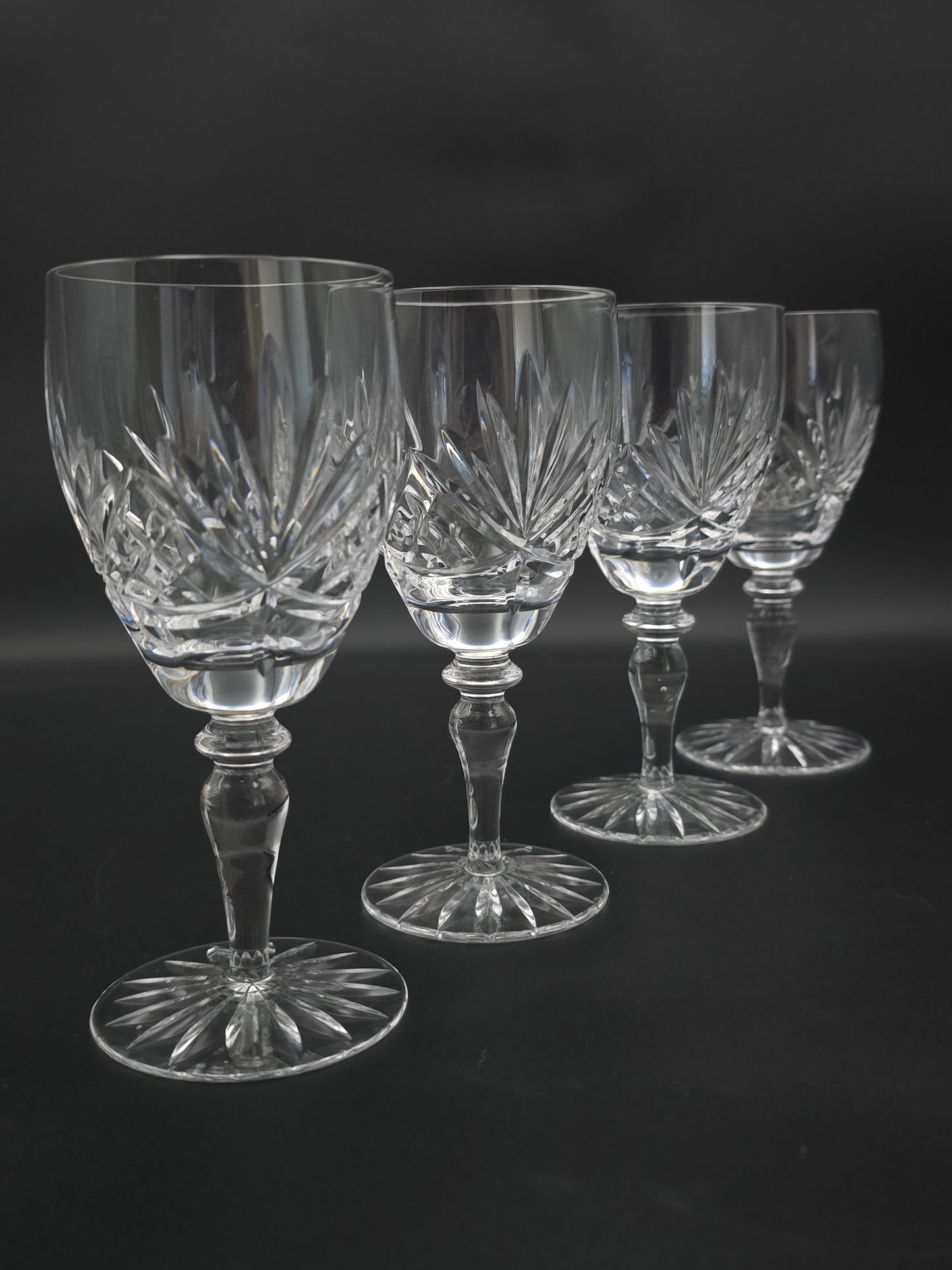 Set of 4 Edinburgh Crystal Stirling Pattern Crystal wine glasses. 200ml. 15.5cm tall.