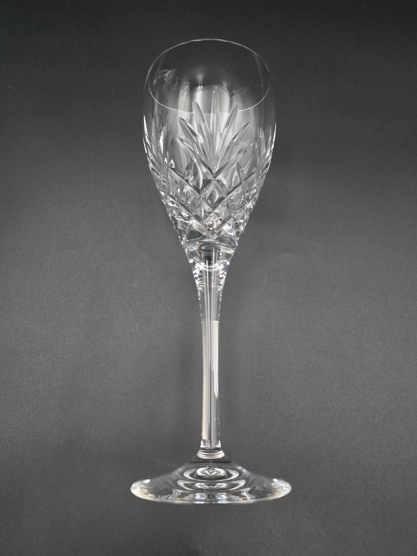 Pair of Vintage Etched Crystal Wine Glasses – Fern & Cross Pattern | 250ml | Slender Stem | 21.5cm Tall | Elegant & Unmarked