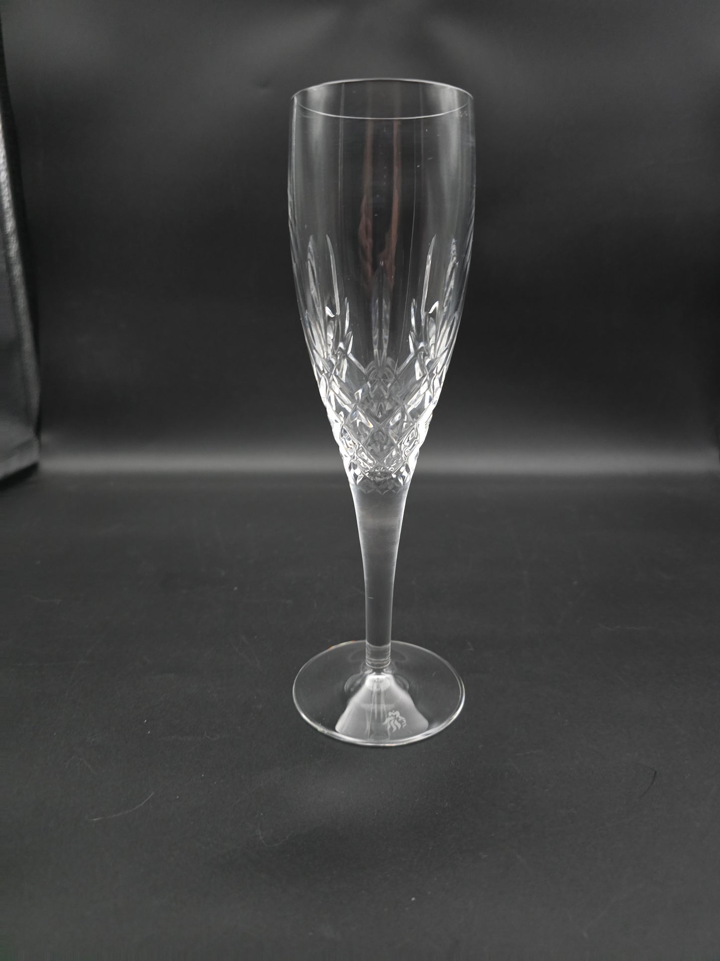 Single Royal Doulton Dorchester Pattern Crystal Champagne Flute 200ml. 22cm tall