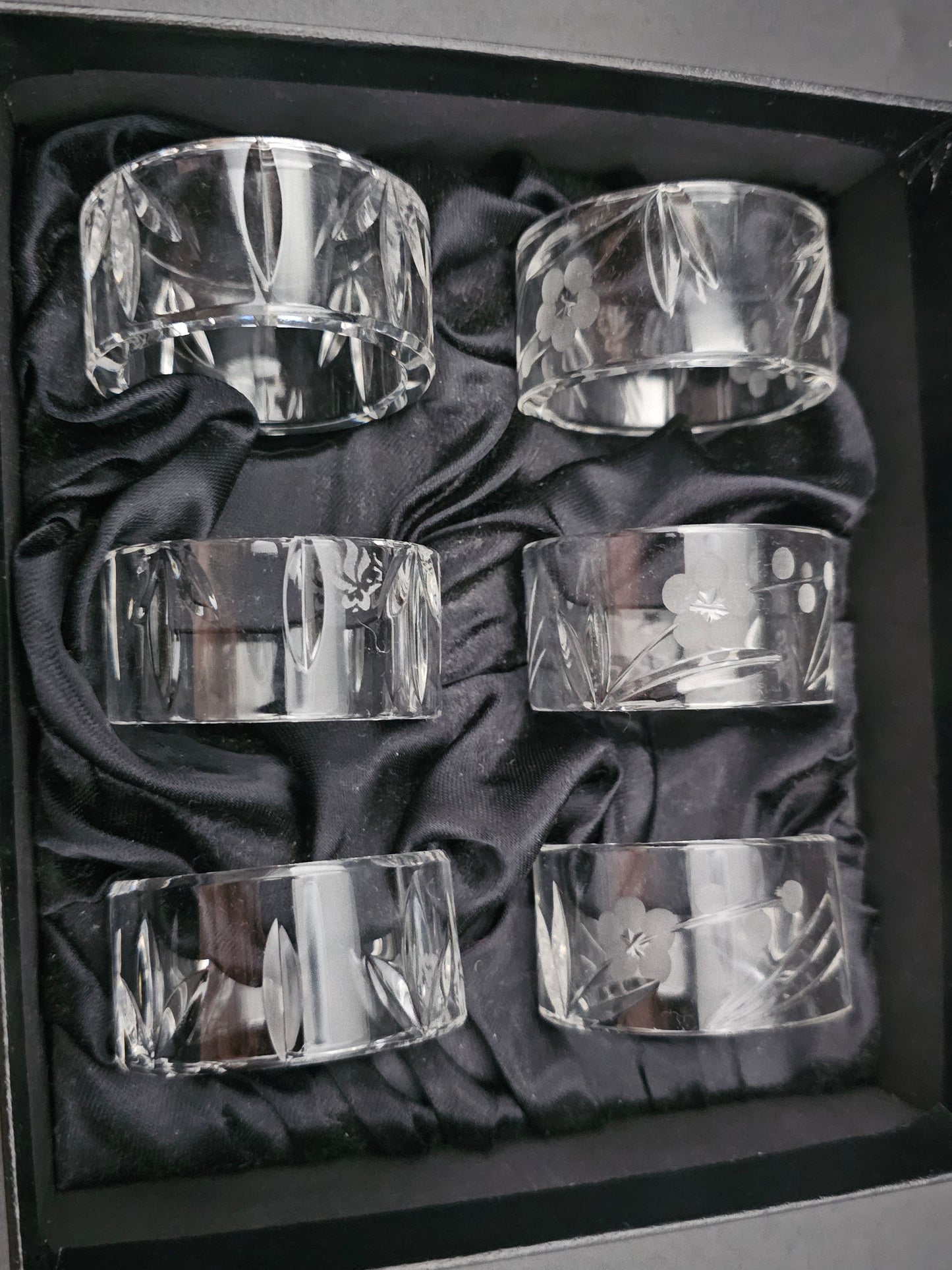 Royal Doulton Dorchester Napkin ring set boxed.5cm set of 6