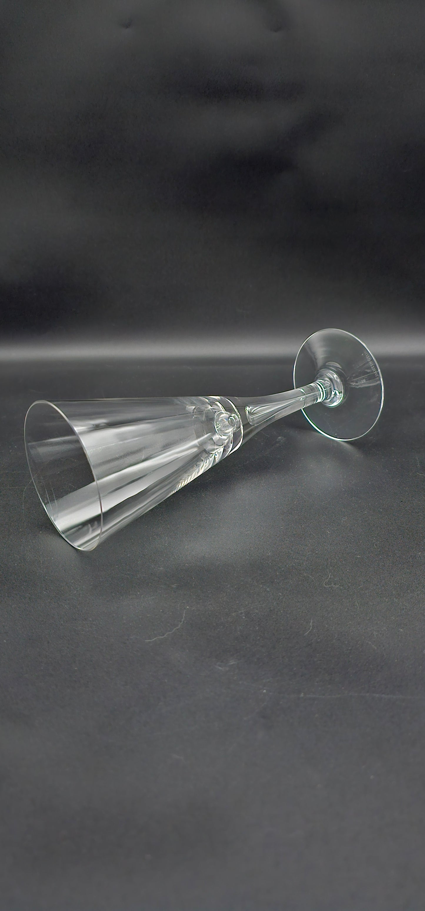 Set of 3 Large Dartington Sharon wine glasses. 300ml 22cm tall designed by Frank Thrower