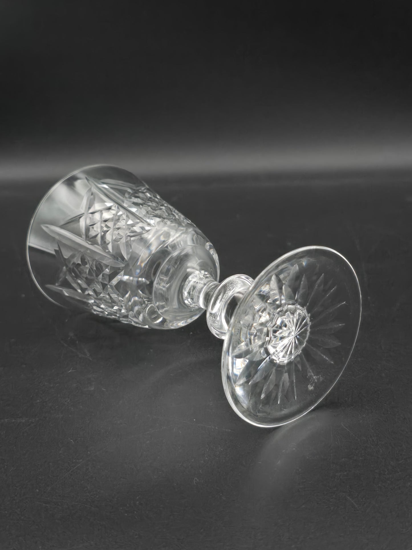 Set of 4 Edinburgh Crystal Highland pattern small Crystal wine glasses 150ml. 13.5cm tall