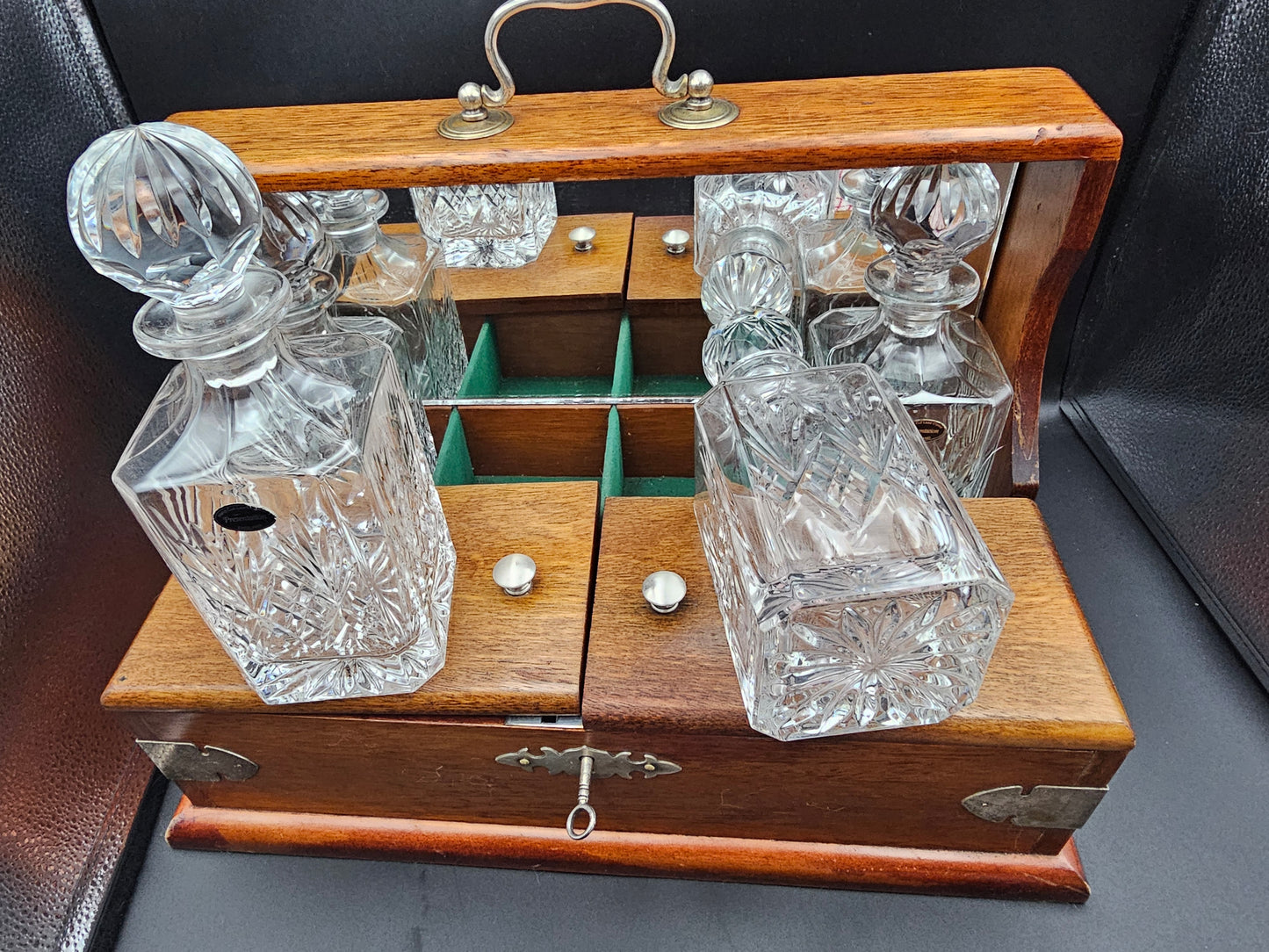 RARE! Stunning Mahogany 4 Decanter Tantalus with 4 Crystal Tumblers.